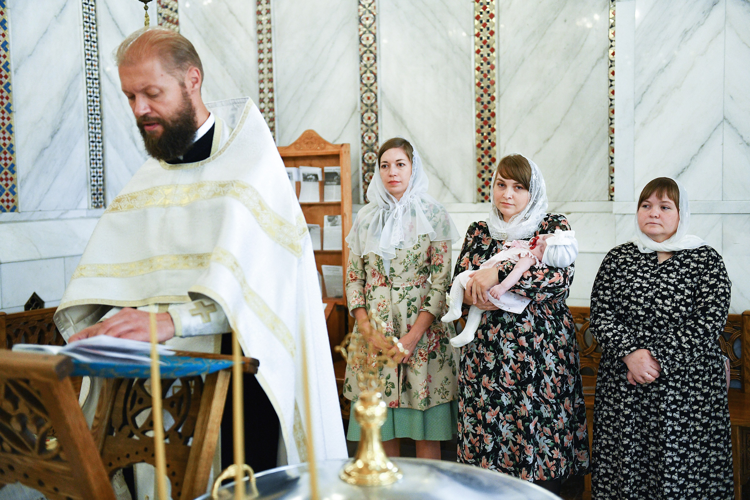 Крещение Марии. Церковь Покрова Пресвятой Богородицы в Ясенево. Свадебный и портретный фотограф в Москве Галина Борисова