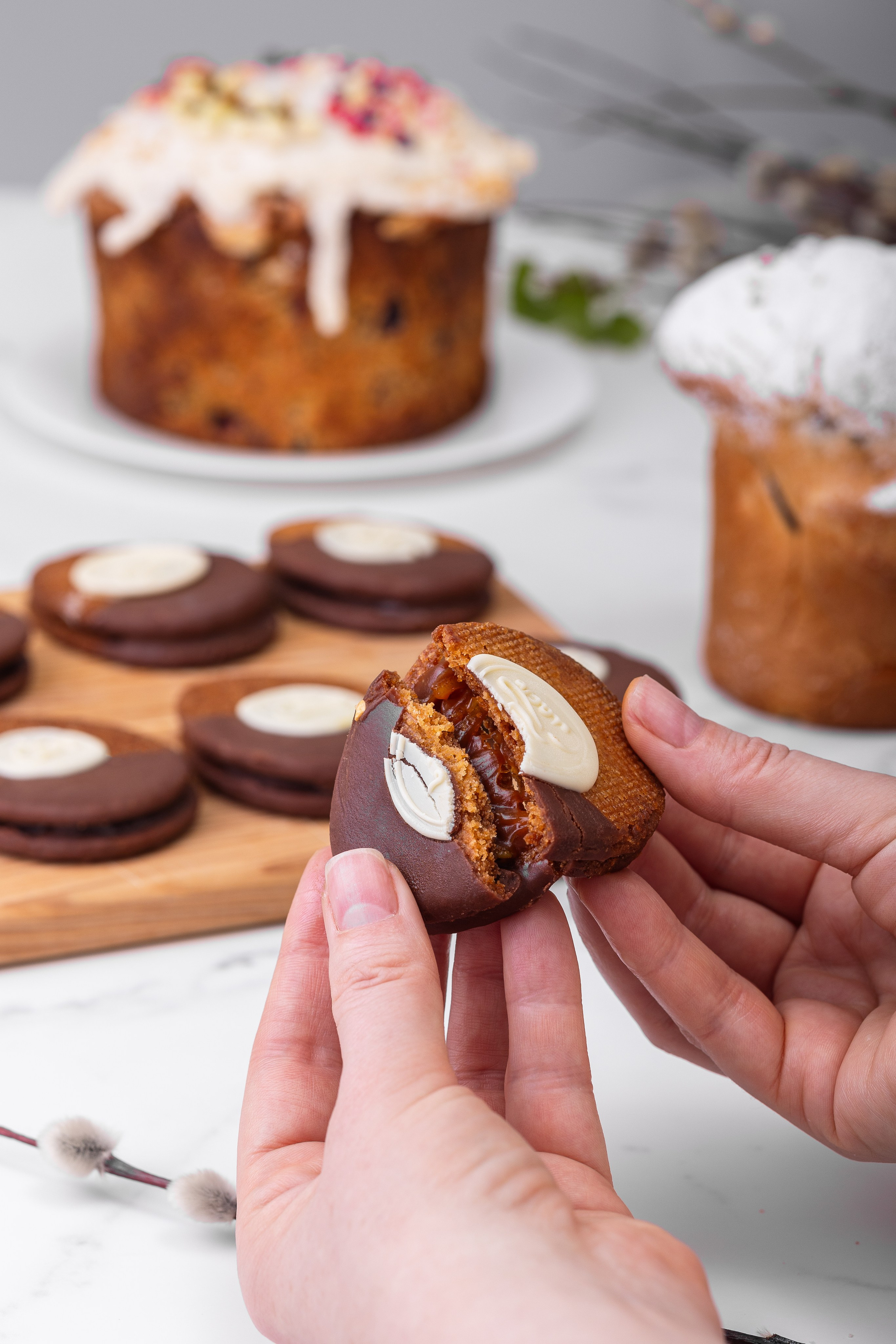 Разлом пасхального печенья 