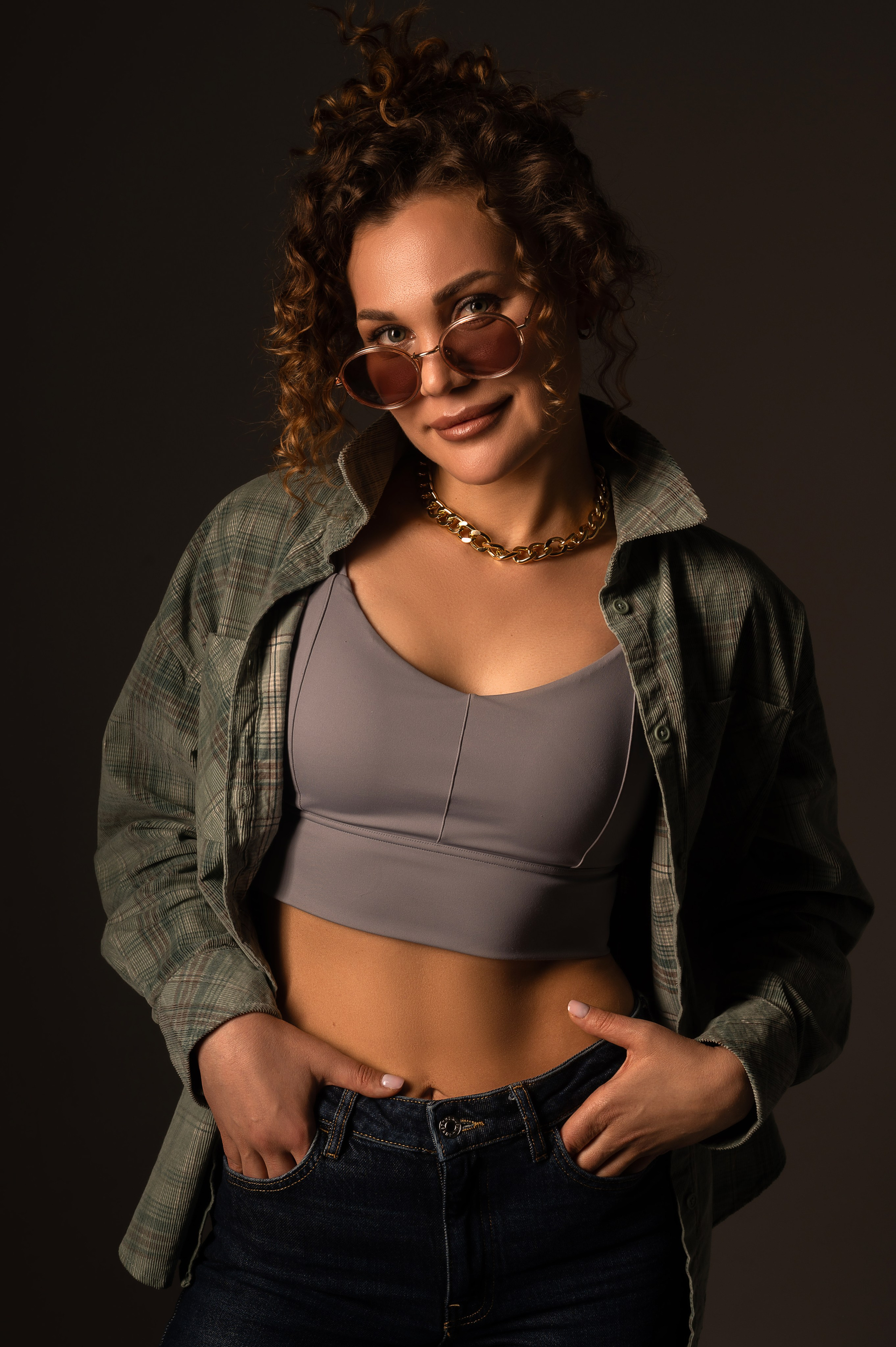 Женская фотосессия с применением рамок и масок на фоне. Женский фотограф Санкт-Петербург Александра Колий