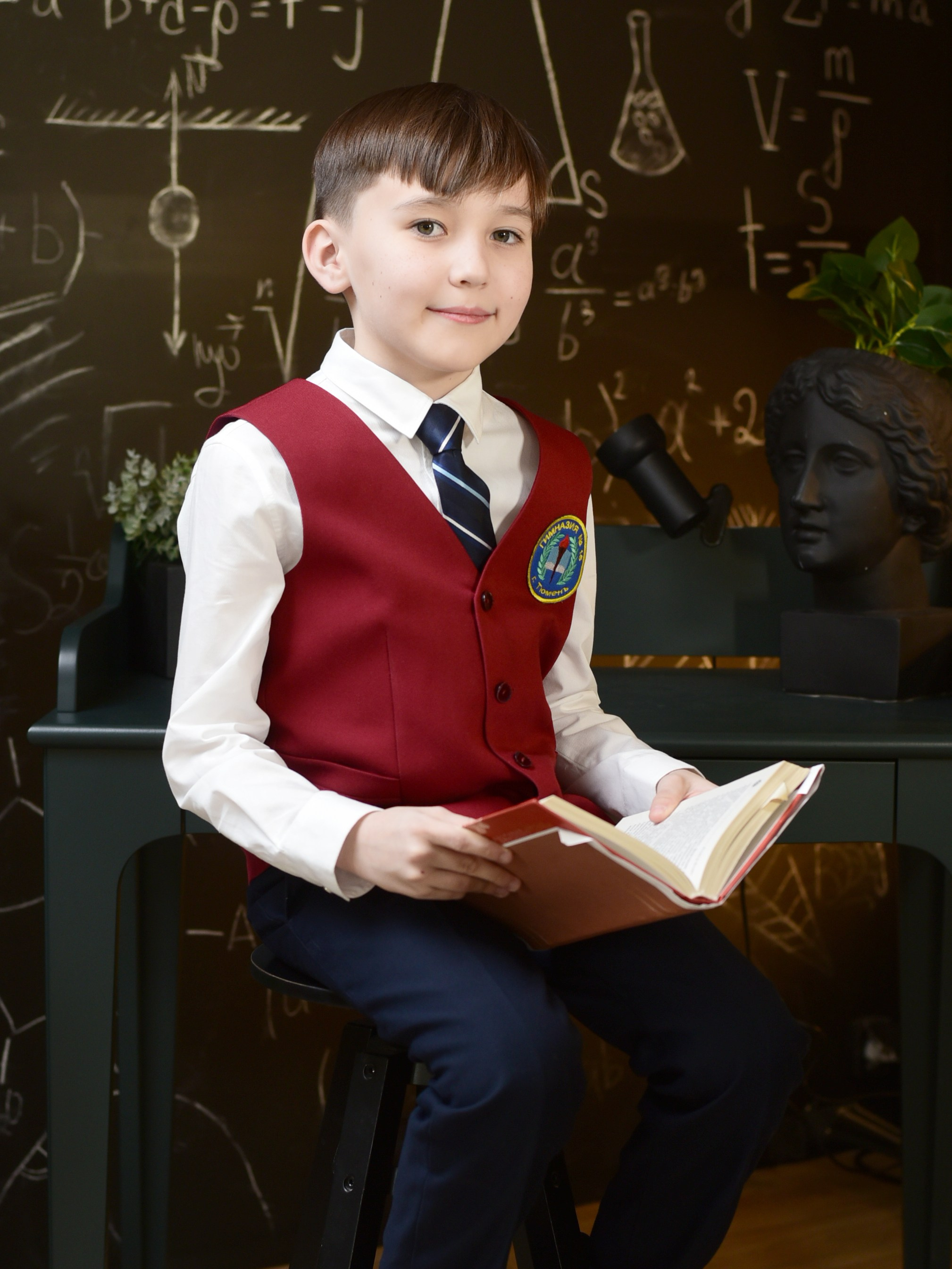 Выпускные альбомы для начальной школы печать на заказ. Выпускные альбомы в Тюмени для школ, садов, вузов спортивных секций