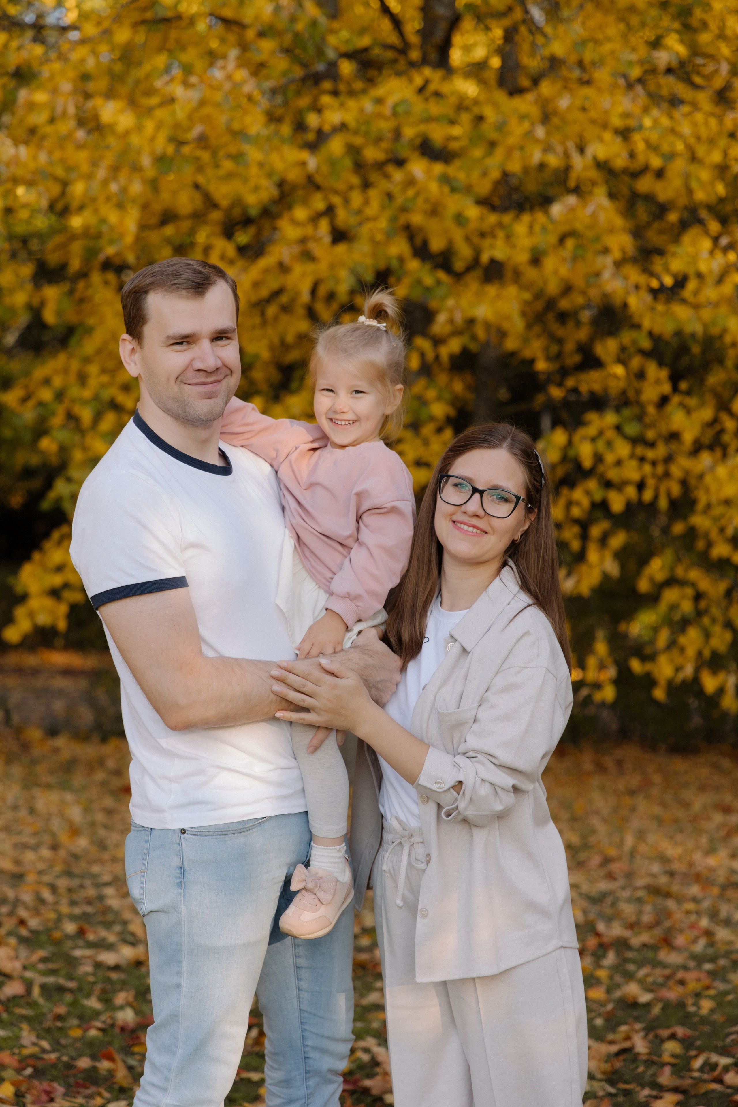 Прогулка Василисы с родителями, дядей и тетей. Семейный и свадебный фотограф в Москве и Зеленограде Пилипенко Юлия