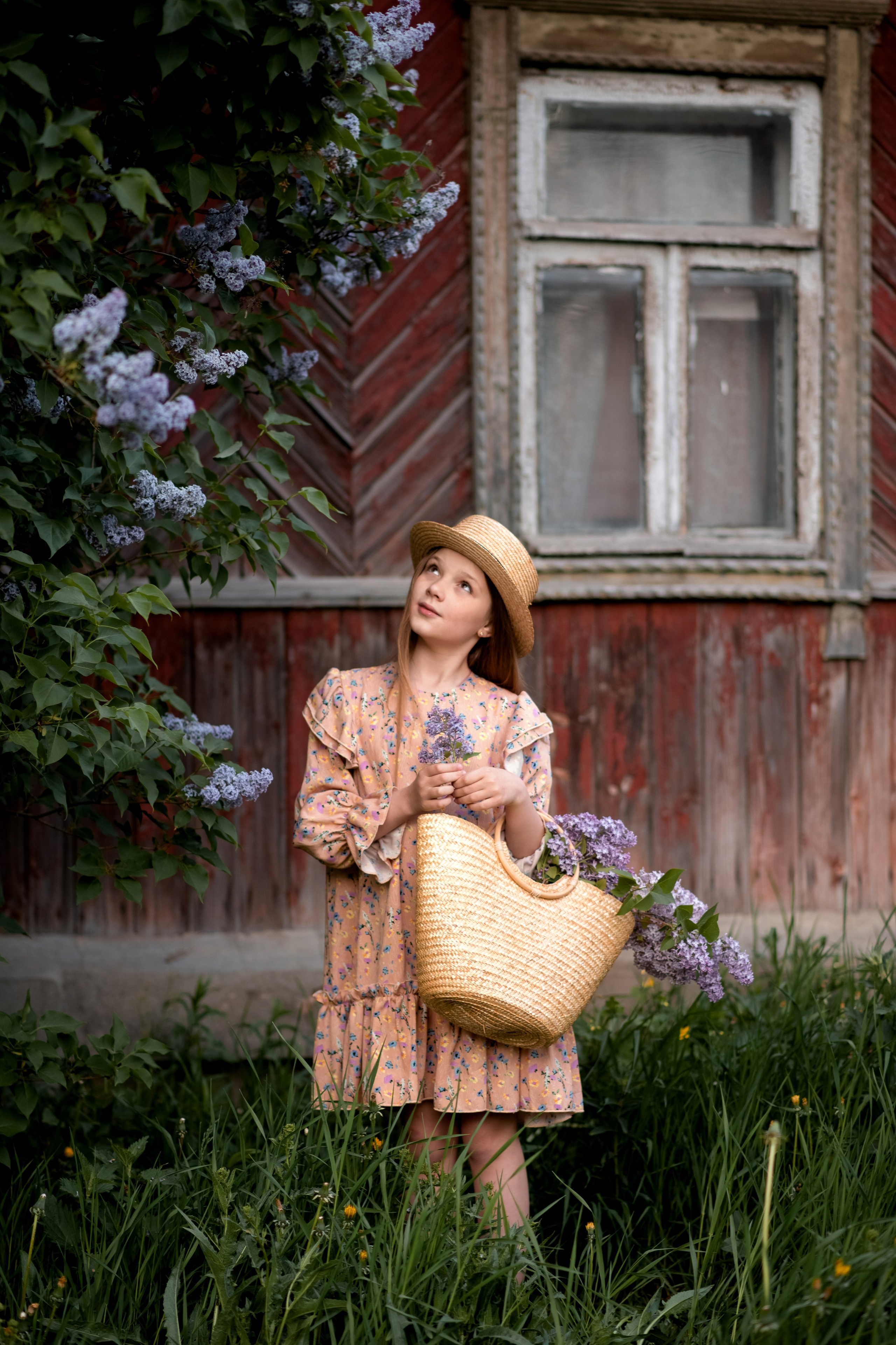 Александра. Фотосессия в цветущей сирени. Семейный и детский фотограф в Туле Светлана Воронкова