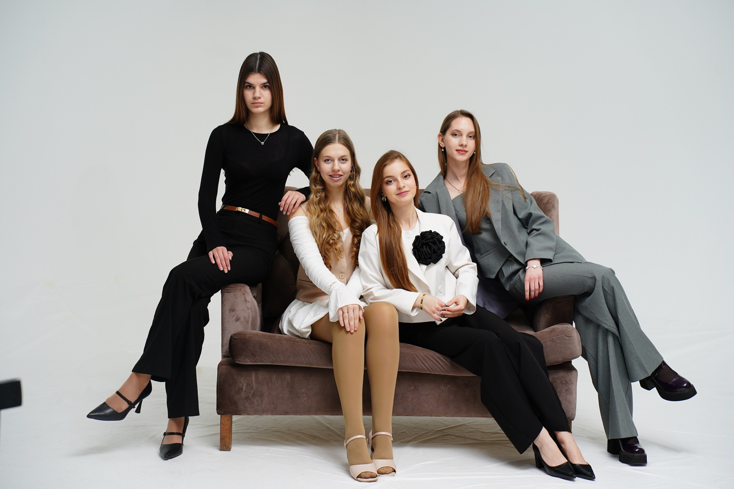 Образы. MEMENTO.Выпускные альбомы, школьные, юбилейные и другие книги. Ростов-на-Дону