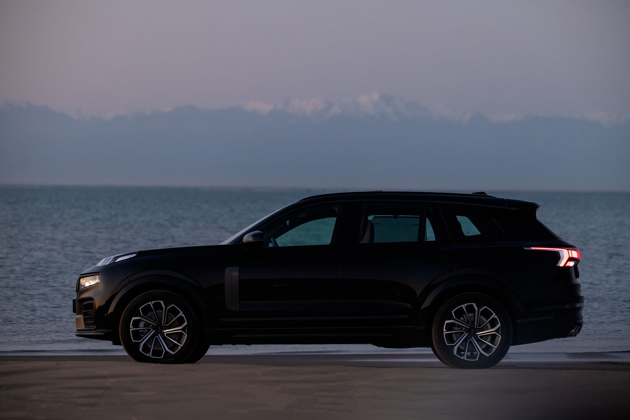 Тест-драйв LYNK & CO. Кристина Шнайдер репортажный фотограф Алматы