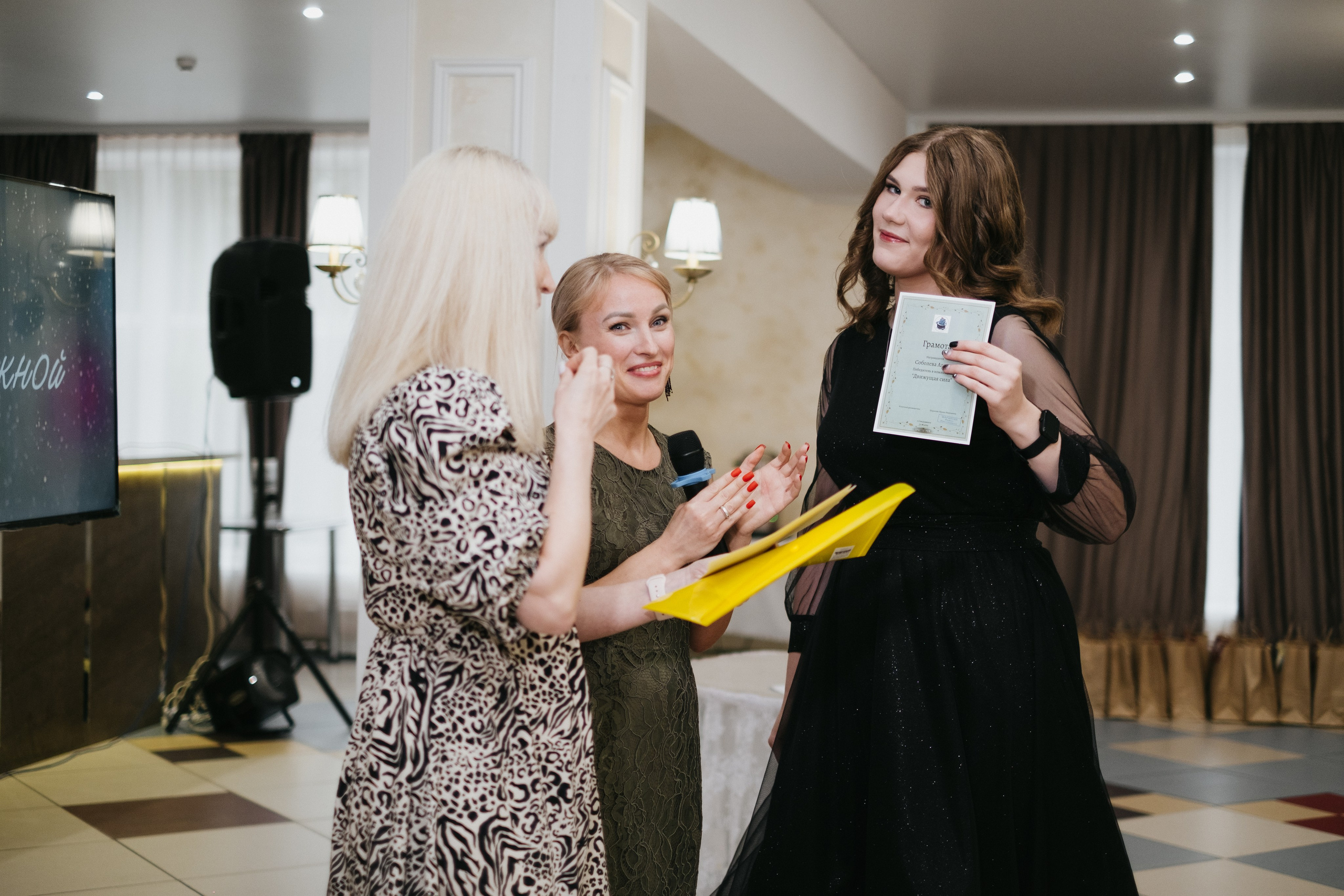 Выпускной 11 класс школы № 30. Свадебный и репортажной фотограф Денис Ожигин в Краснодаре и Краснодарском крае