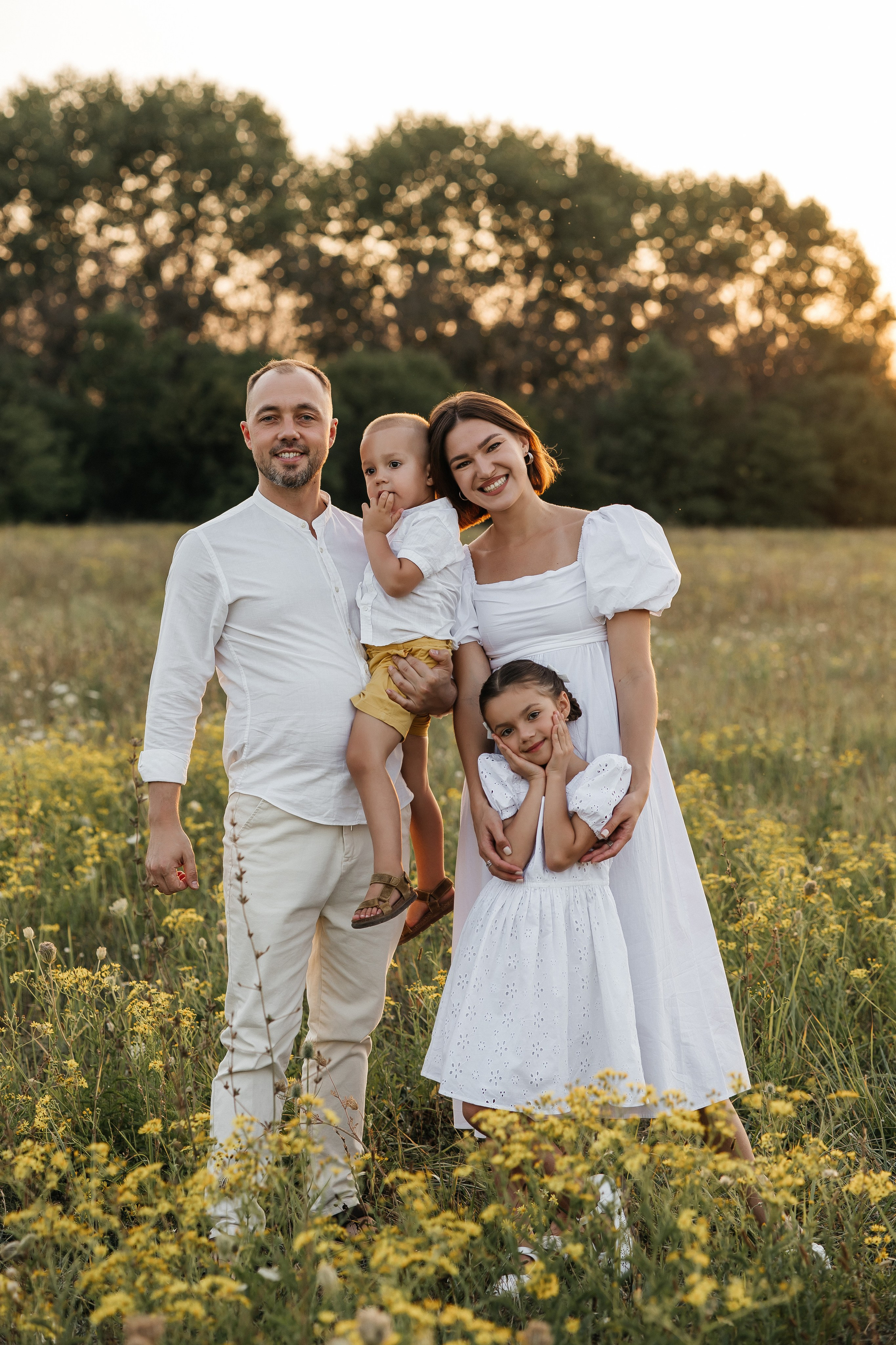 Фотосессия в поле. Семейный фотограф Клименко Дарья в станице Ленинградская
