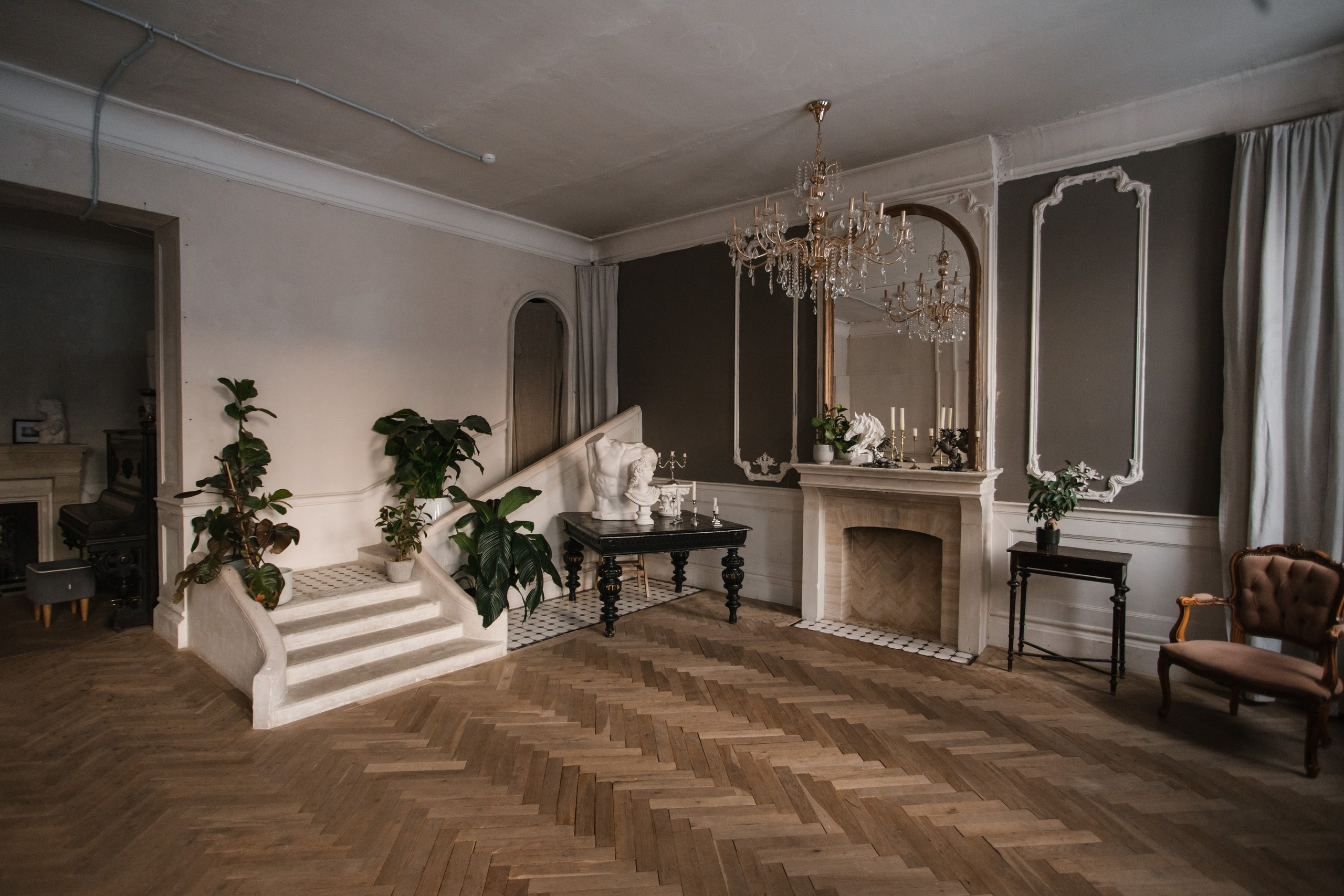 ТОП фотостудий Тюмени 2026: где провести стильную фотосессию. Портретный фотограф Тюмень Дарья Мустафина