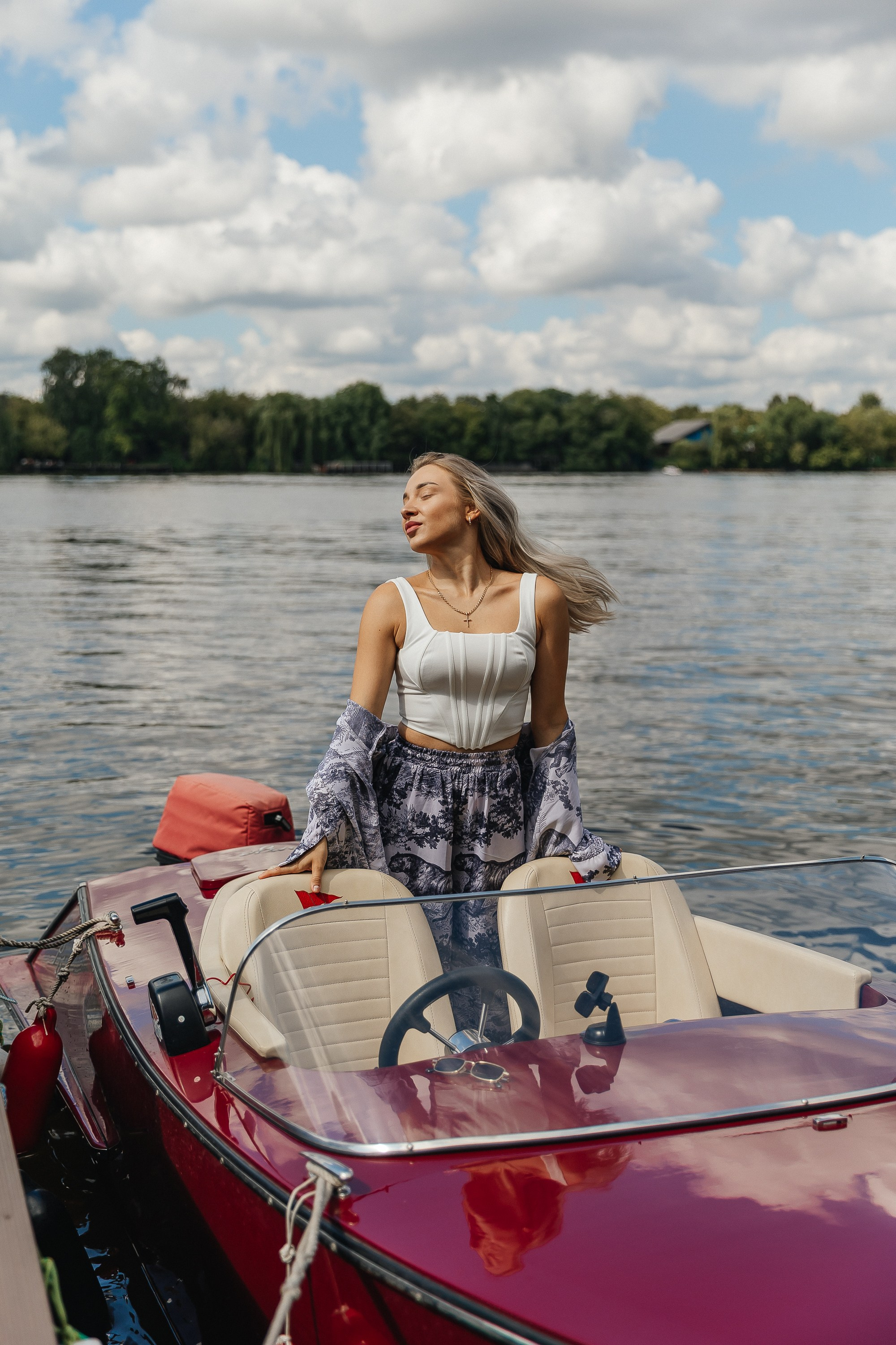 Девичник на ретро катерах. Фотограф Москва, Балашиха, МО. Свадьбы, репортажи, контент, портреты