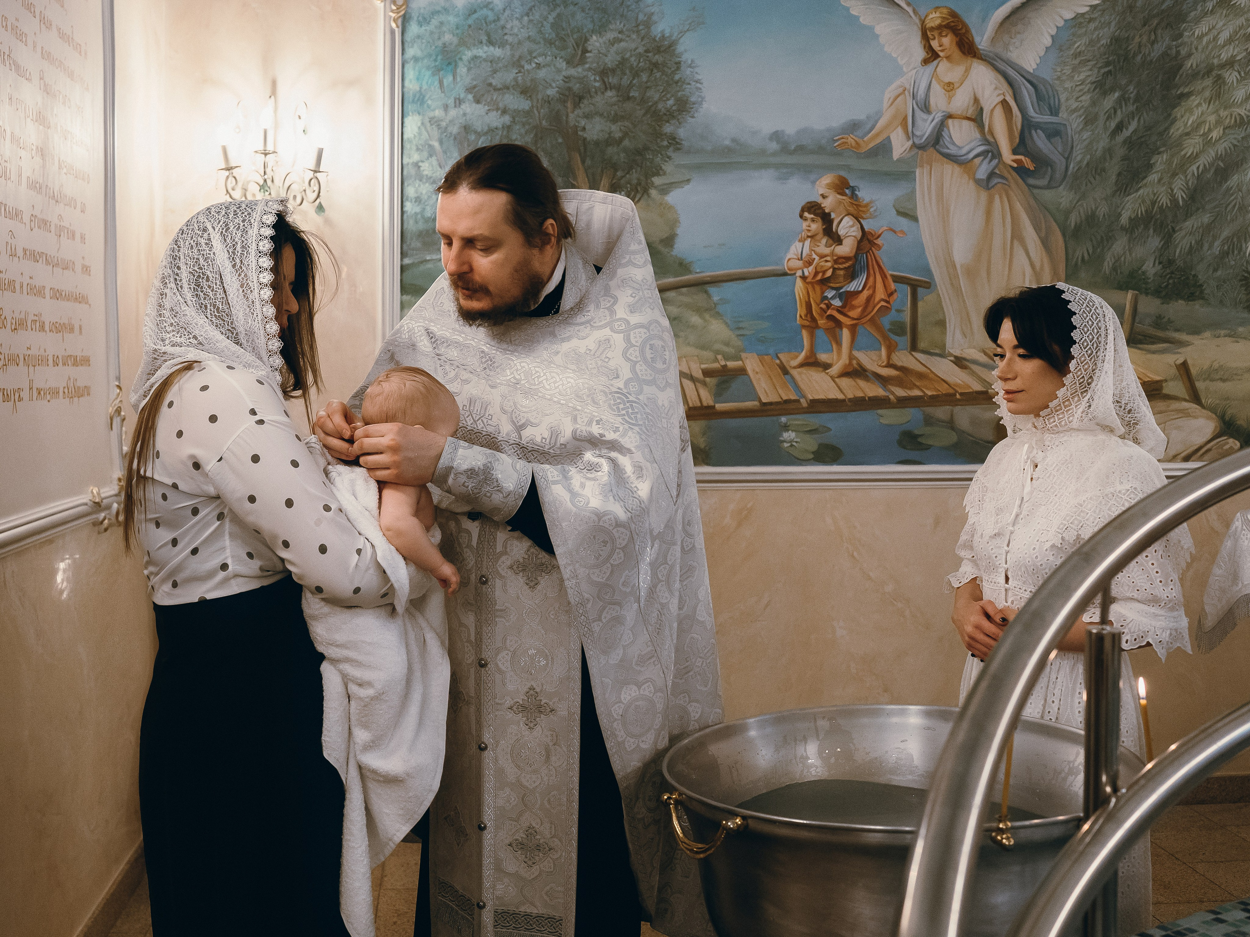 Таинство в Храме Петра и Февронии. Фотограф Ольга Рубцова в Москве и Московской области