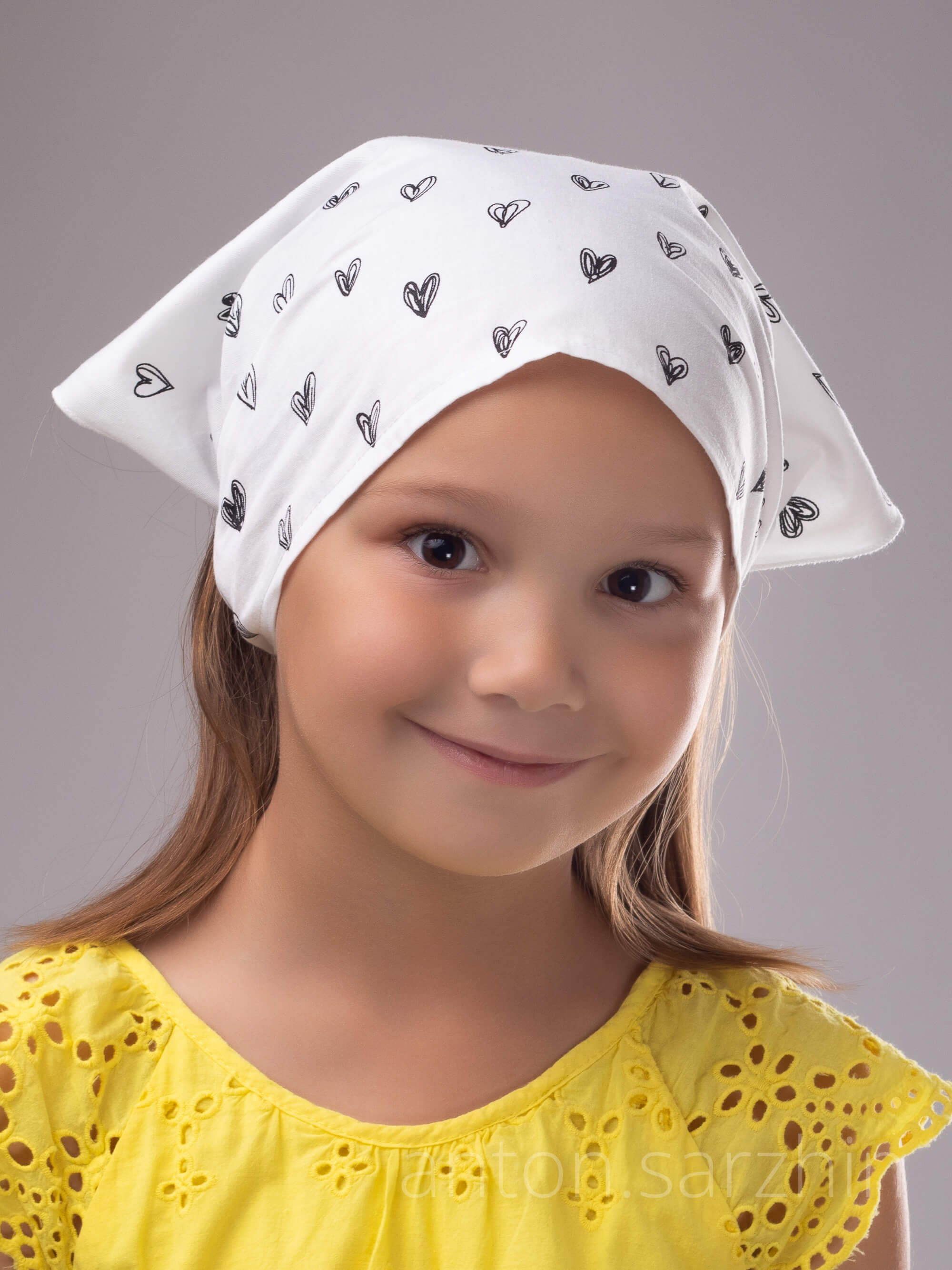 Портрет девочки в студии 