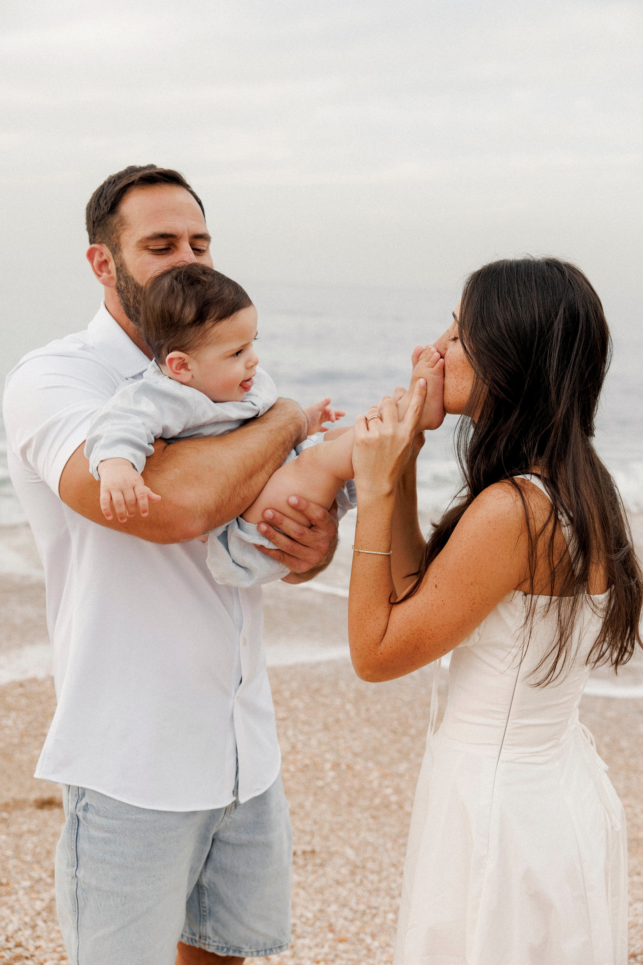 First year family photos near the sea. Главная