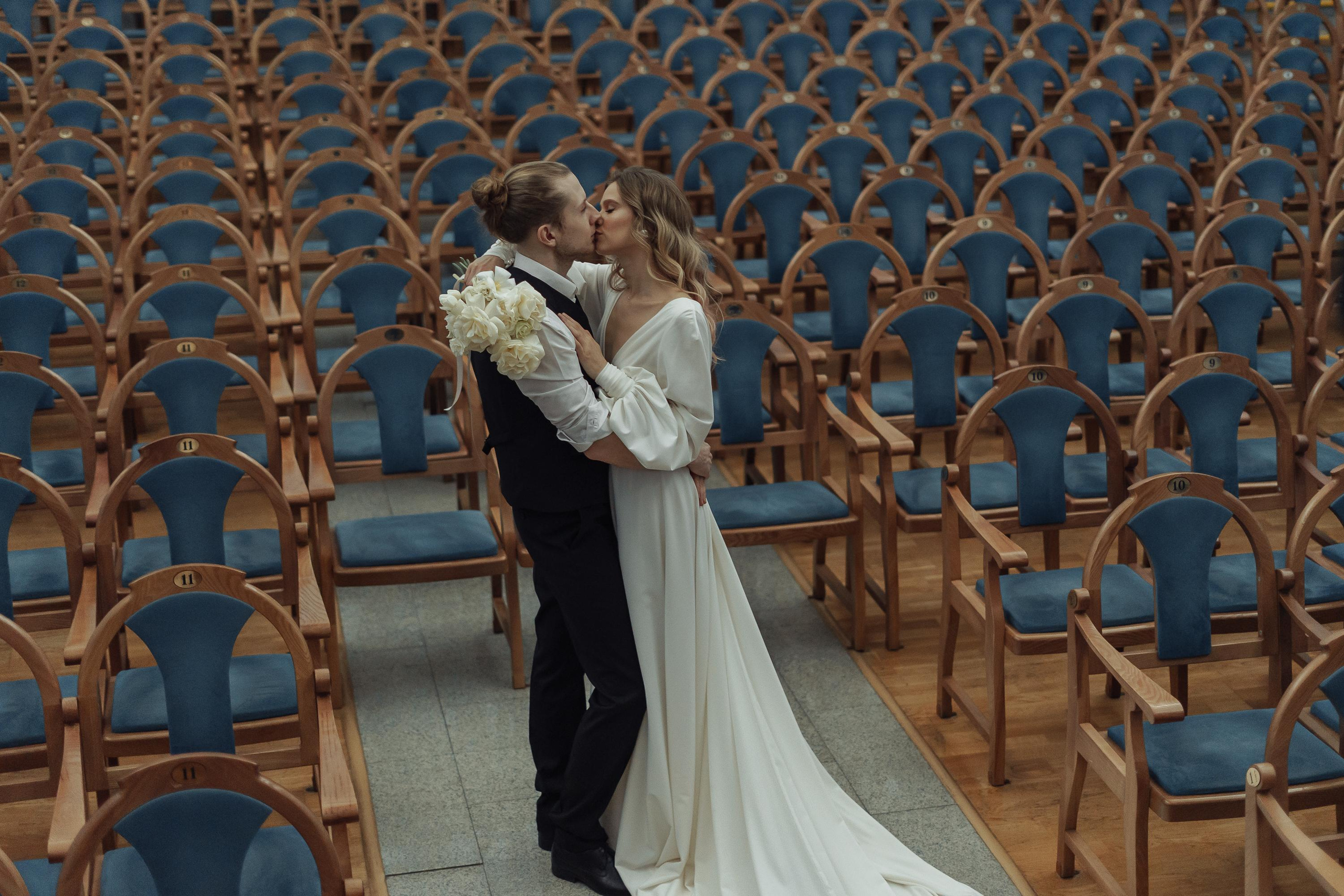 Необычная свадебная фотосессия. Съёмка в Органном зале Челябинска. Эстетичная фото- и видеосъёмка Ирина Арсентьева. Челябинск и весь мир