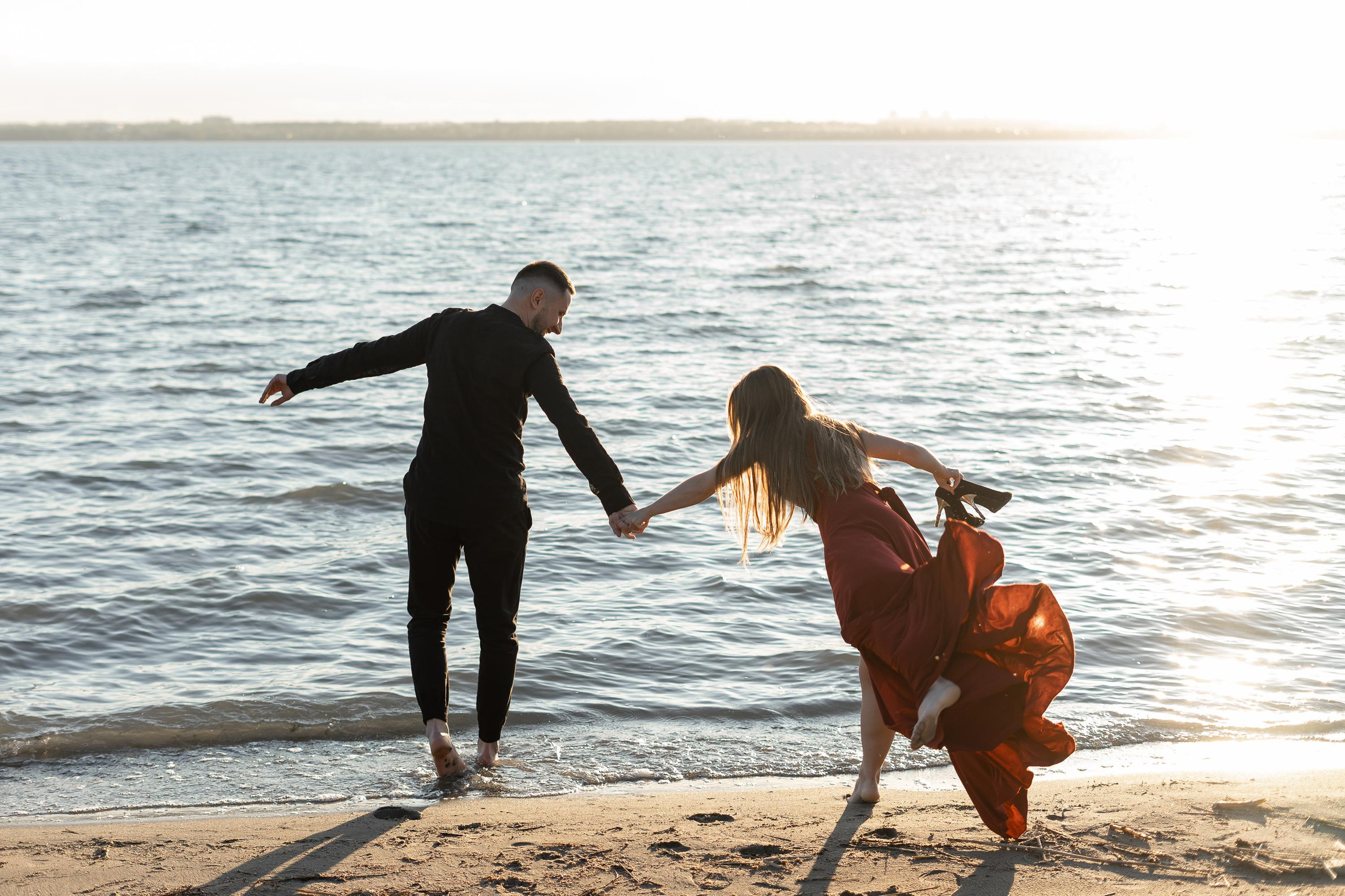 Алёна & Сергей. Прогулка по песчаному берегу. Эстетичная фото- и видеосъёмка Ирина Арсентьева. Челябинск и весь мир