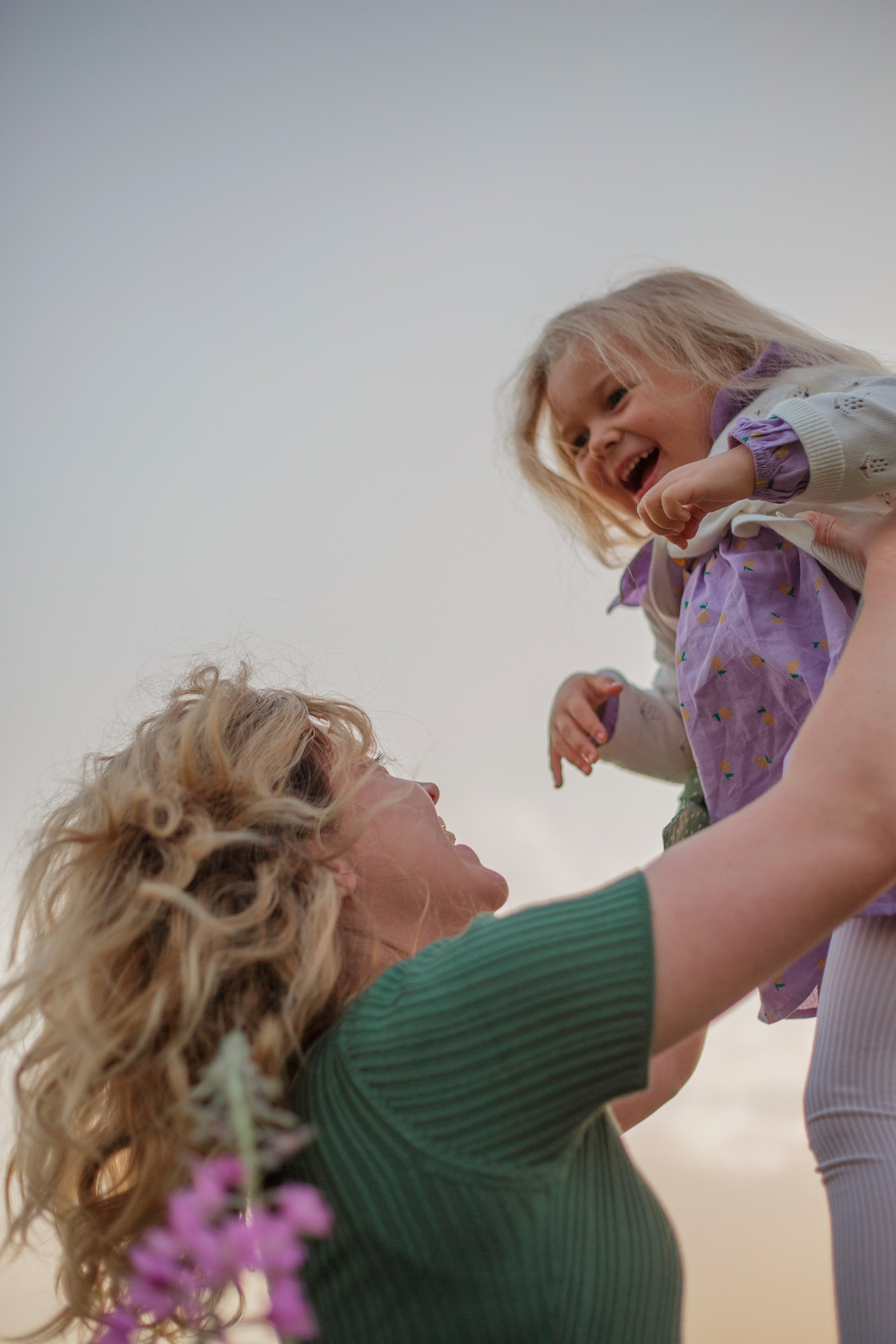 Семейная фотосъемка в поле летом 2023. Марина Рерих — портретный фотограф в Екатеринбурге