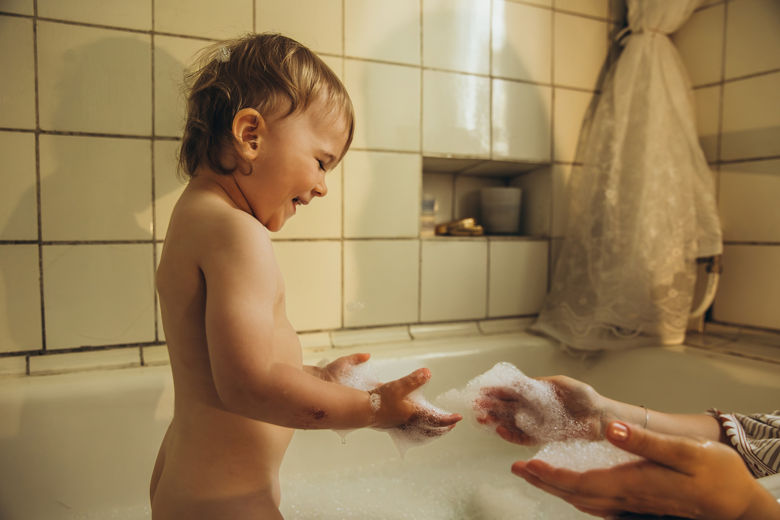 Ванна с пеной. Свадебный и семейный фотограф Москва и Московская область