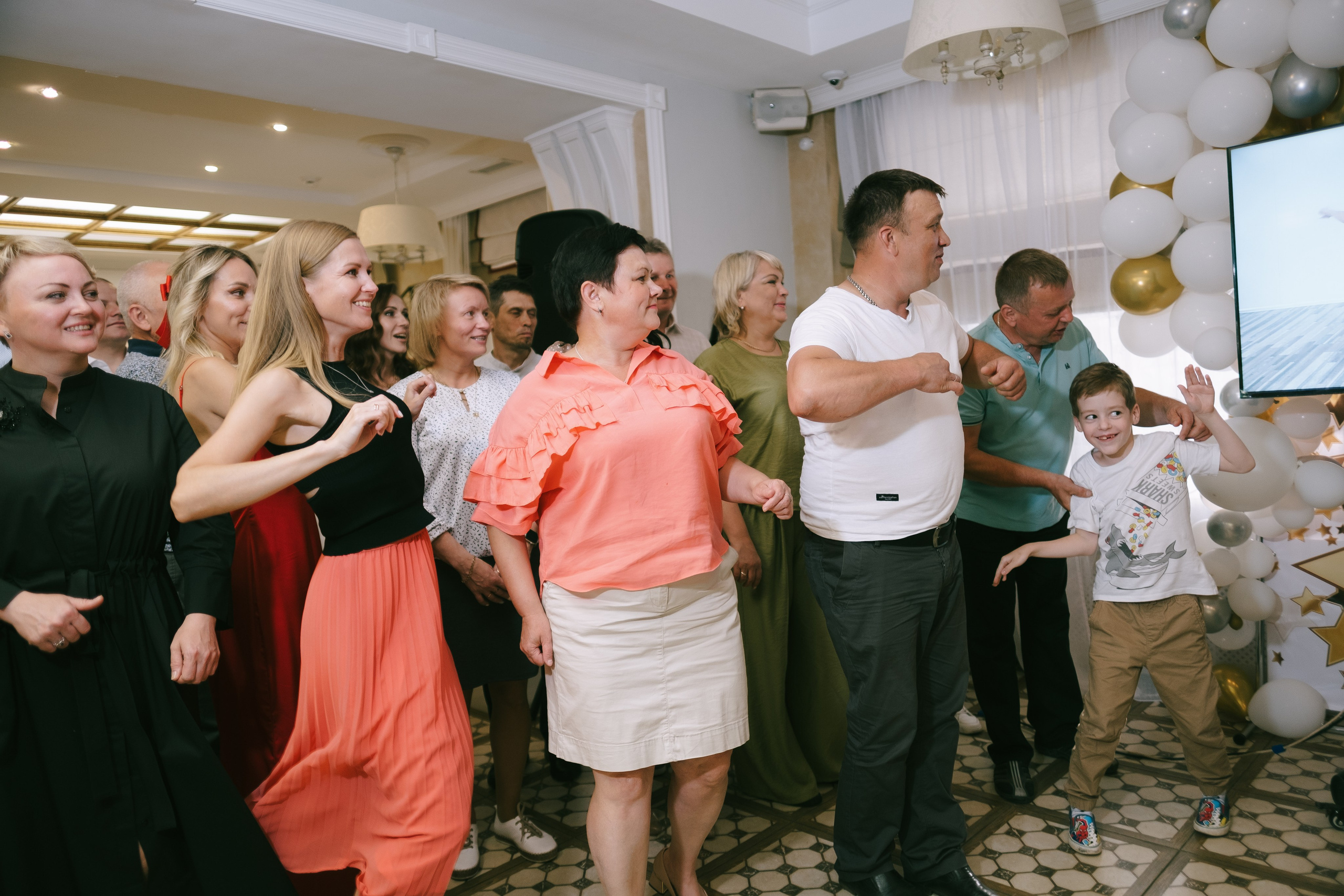 Выпускной школа 33. Свадебный и репортажной фотограф Денис Ожигин в Краснодаре и Краснодарском крае