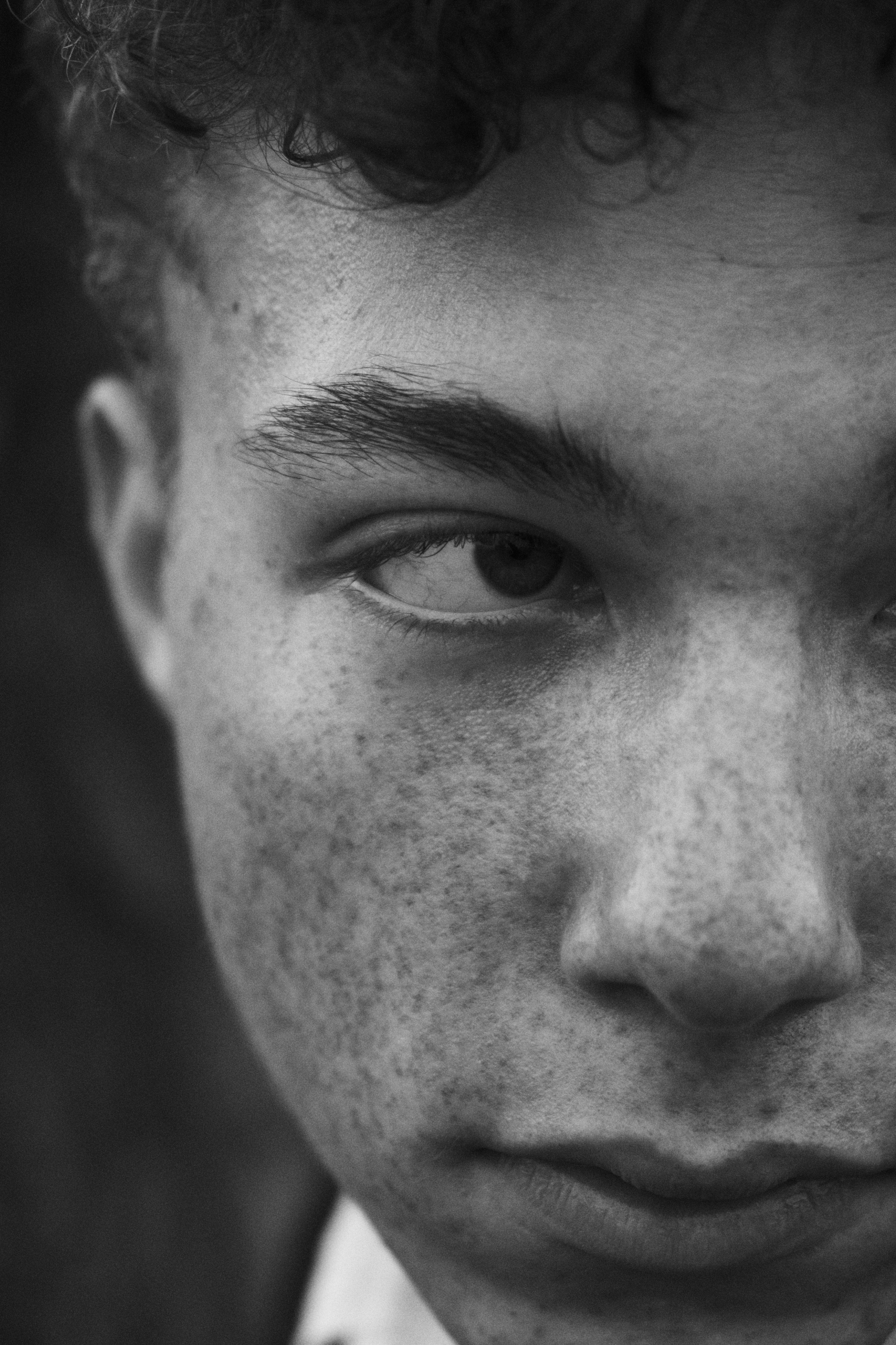 Мальчик с яблоком. Gerasko Aleks — Портрет, кричащий тишиной