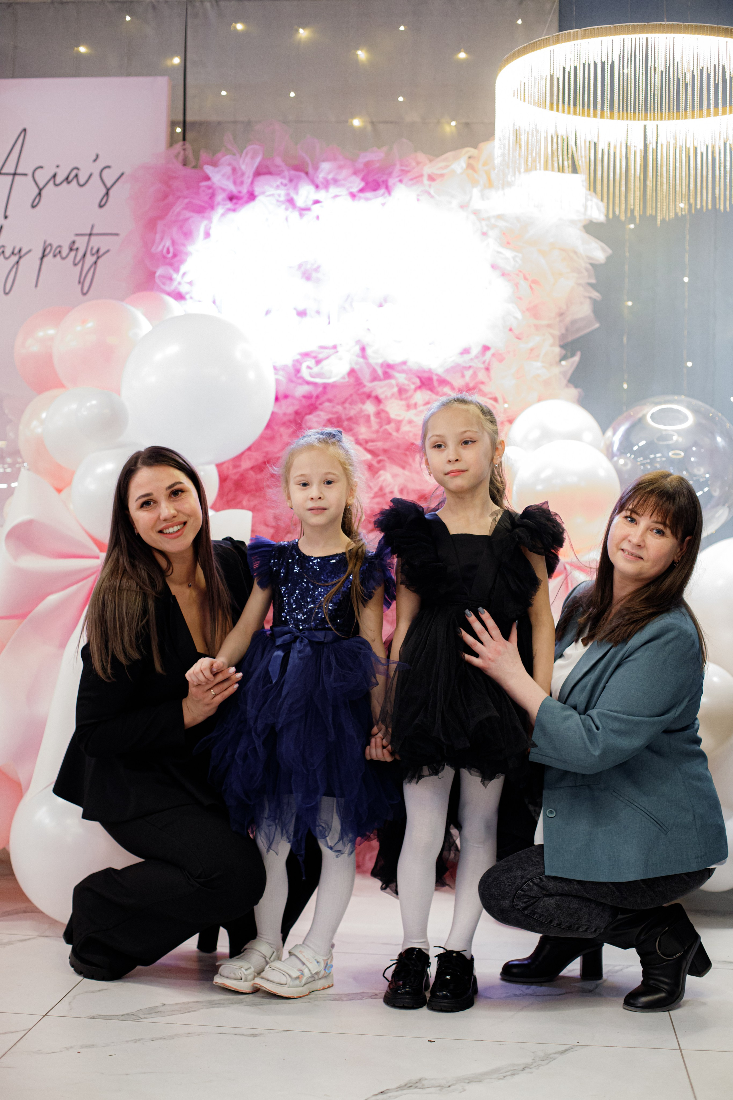 ASIA'S BIRTHDAY PARTY. Photokarish