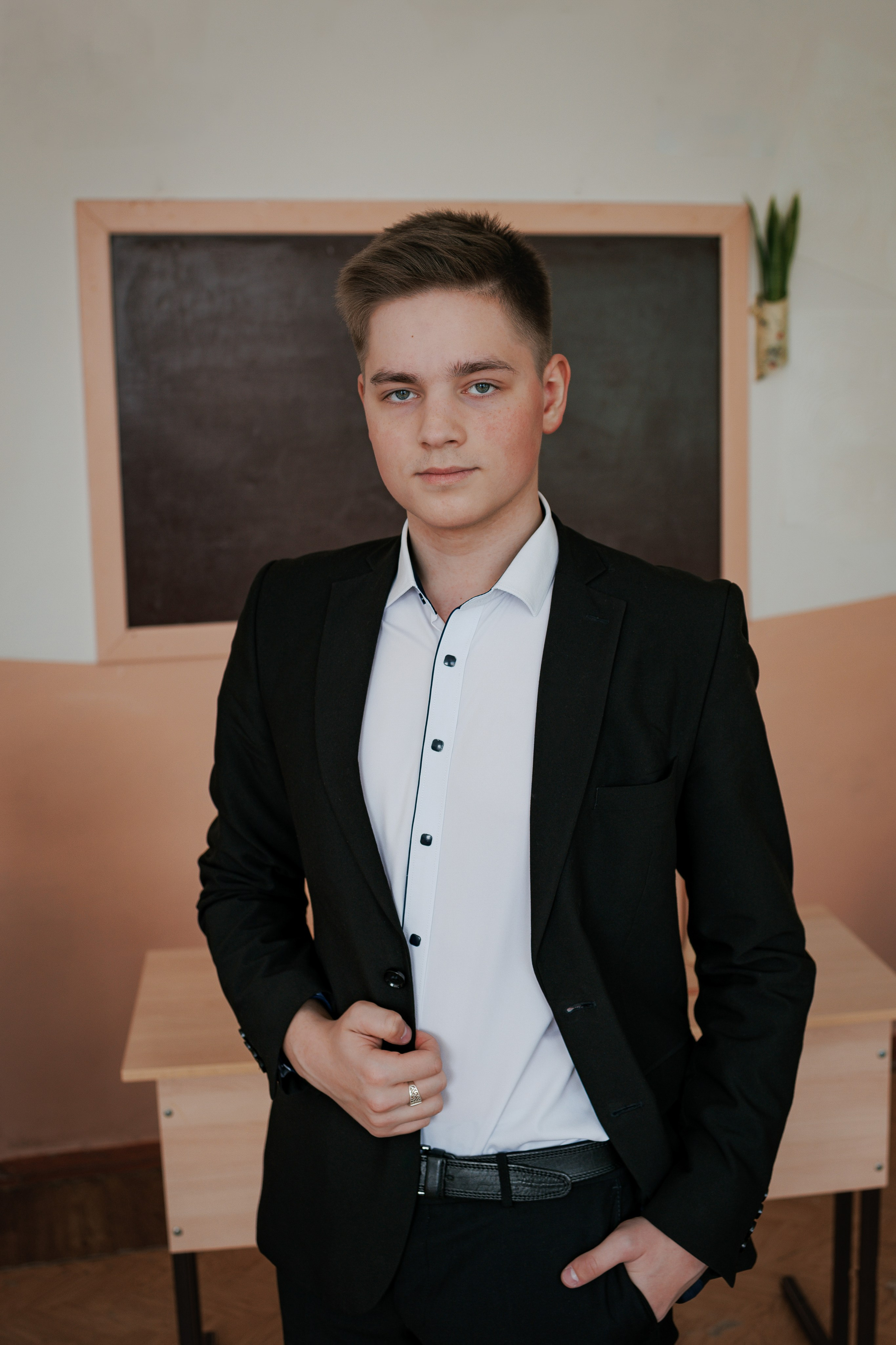 Позы для школьной фотосессии. Фотограф Медногорск Кувандык Оксана Шерехода свадебные, семейные, индивидуальные, школьные фотосессии. Печать фотоальбомов