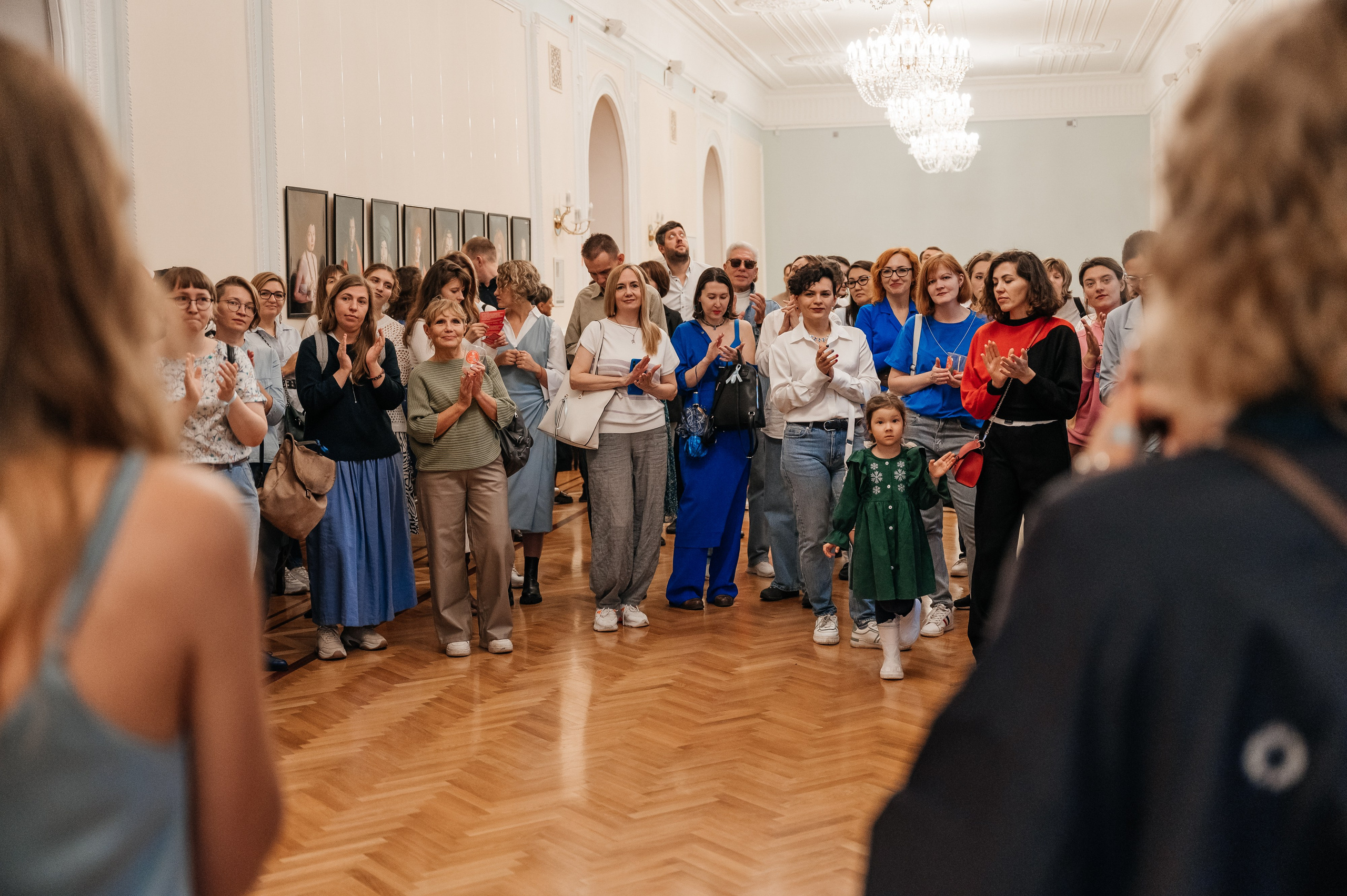 Открытие выставки Кати Васильевой в Молодежном театре. Wedding and family photographer USA