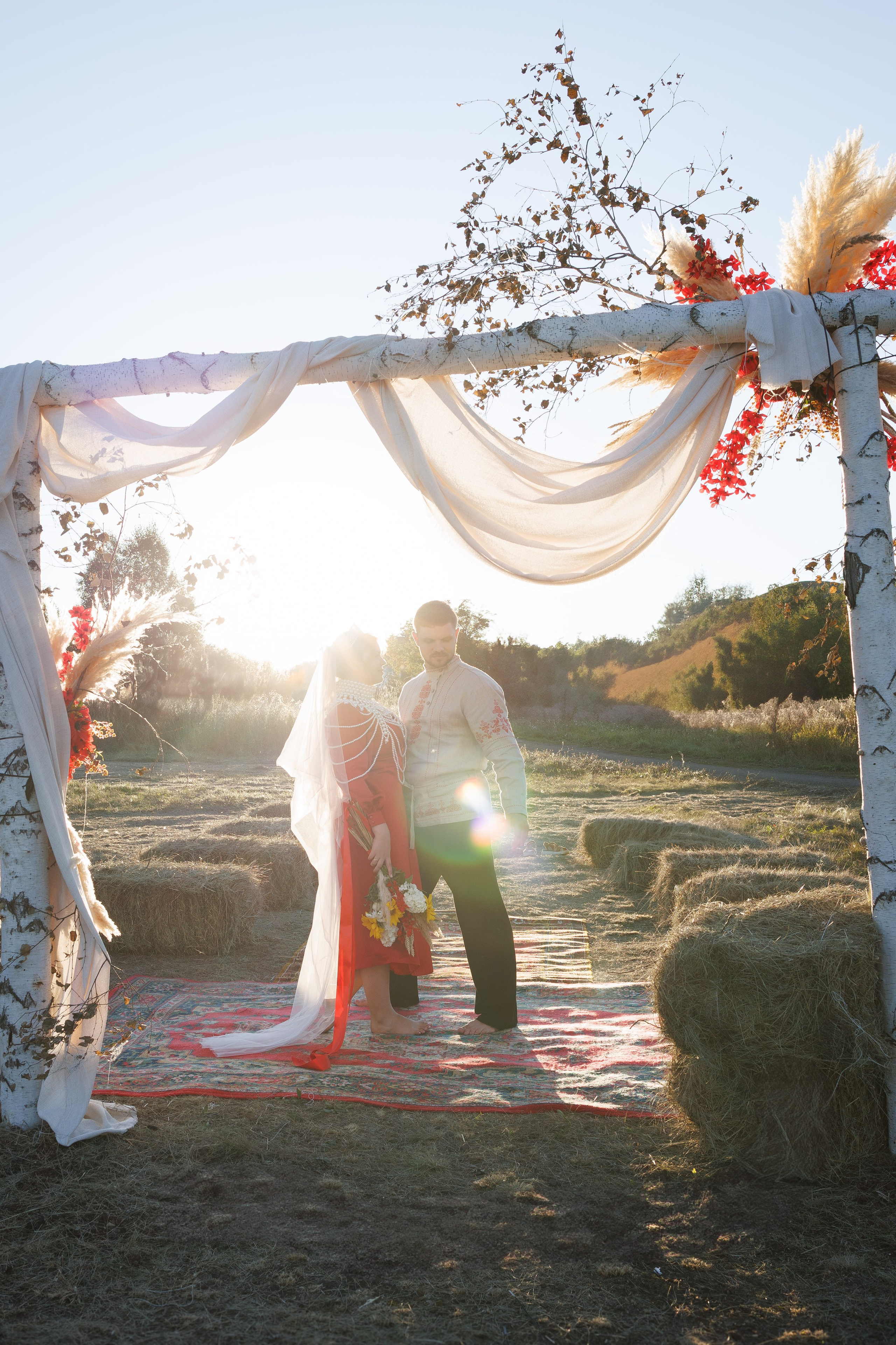 Свадебная фотосессия в Медногорске в старо русском стиле на природе. Фотограф Медногорск Кувандык Оксана Шерехода свадебные, семейные, индивидуальные, школьные фотосессии. Печать фотоальбомов