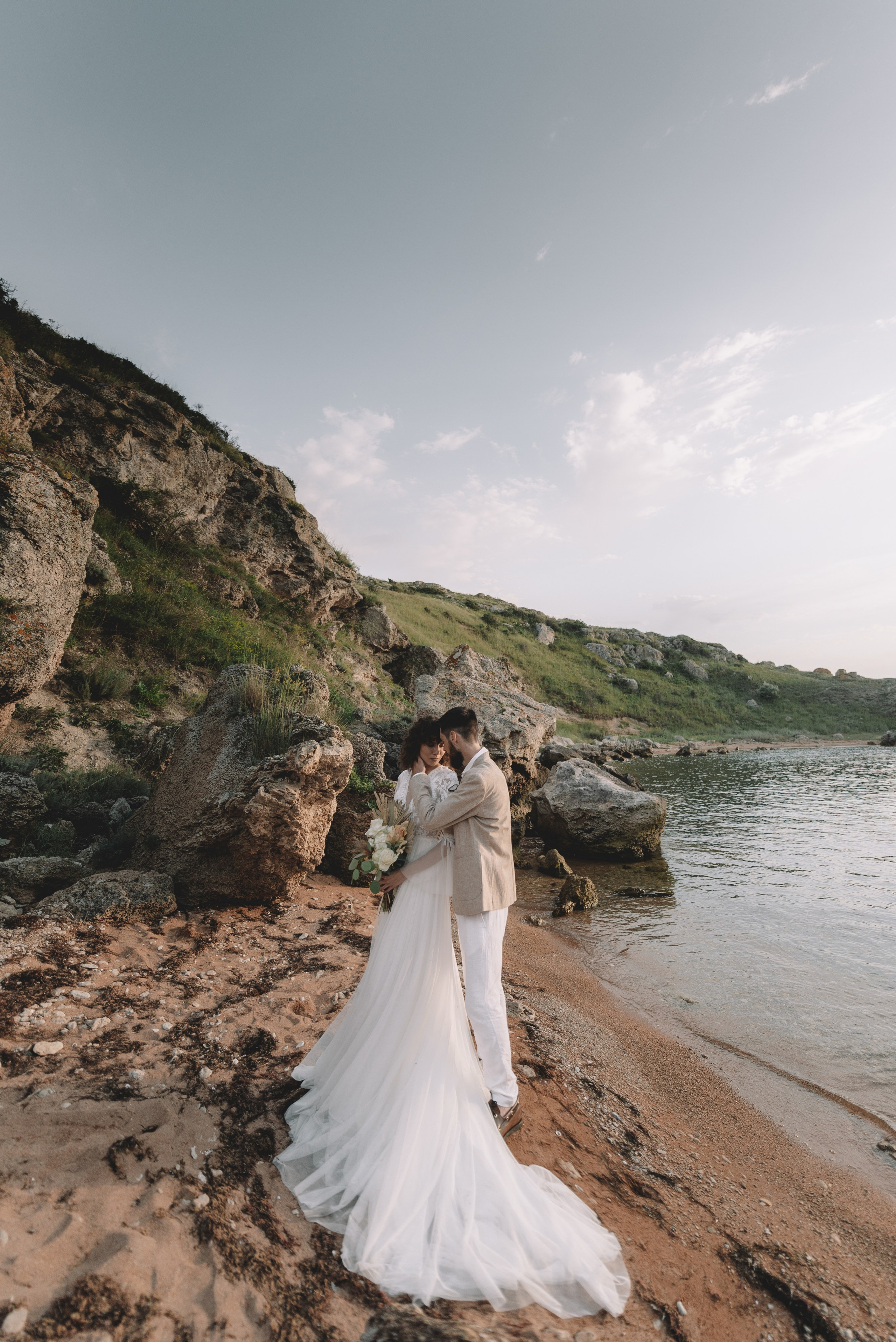 Свадебная фотосессия в Щелкино ,Бухта Космонавтов. Выездная церемония на берегу моря Крым. Свадебный и семейный фотограф и видеограф, Крым, Москва, Санкт -Петербург