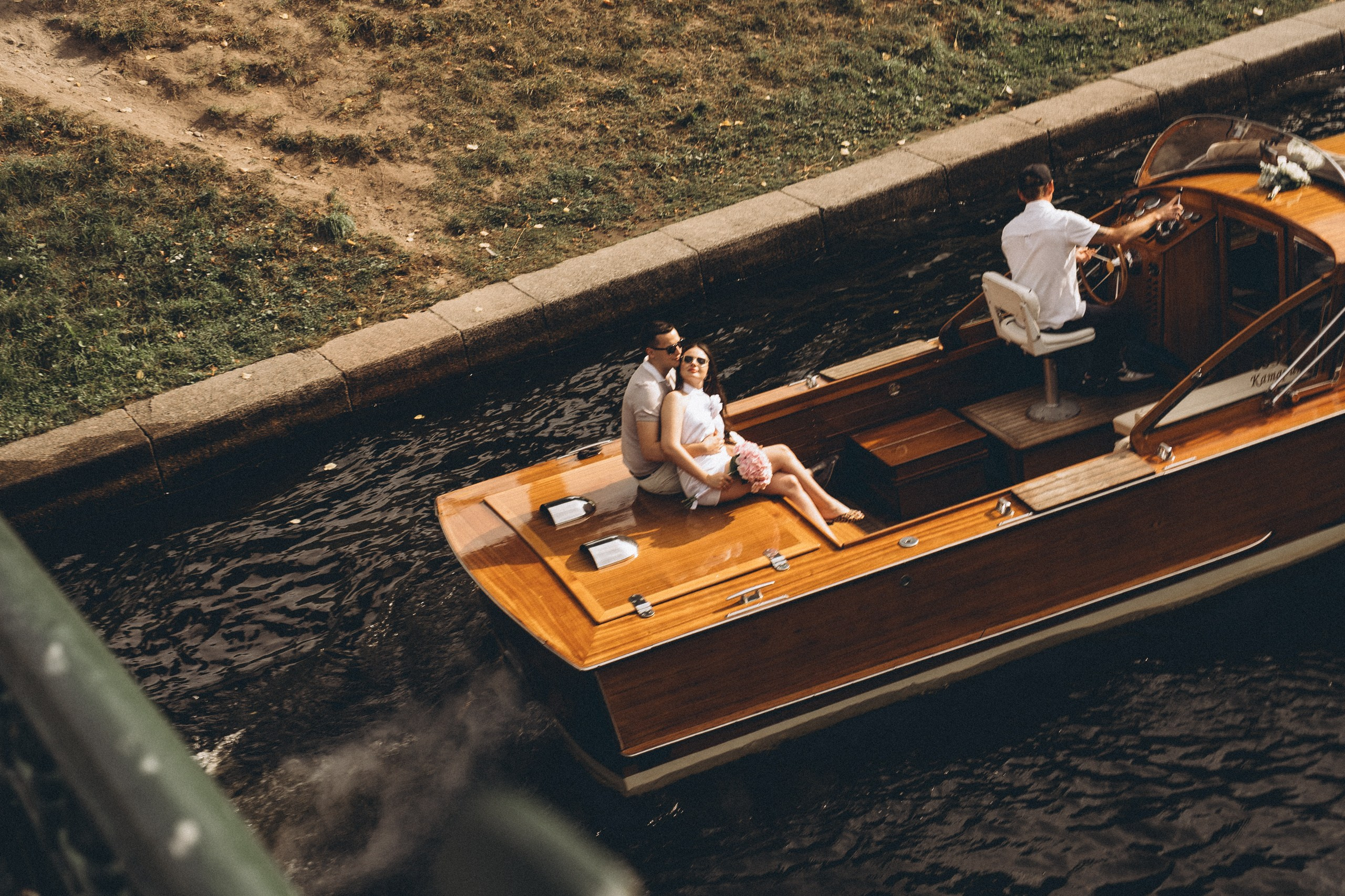 СВАДЕНБНАЯ СЬЕМКА НА КАТЕРЕ ПО КАНАЛАМ САНКТ-ПЕТЕРБУРГА И В АКВАТОРИИ НЕВЫ. Профессиональный фотограф, Санкт-Петербург — Виктория Богомолова