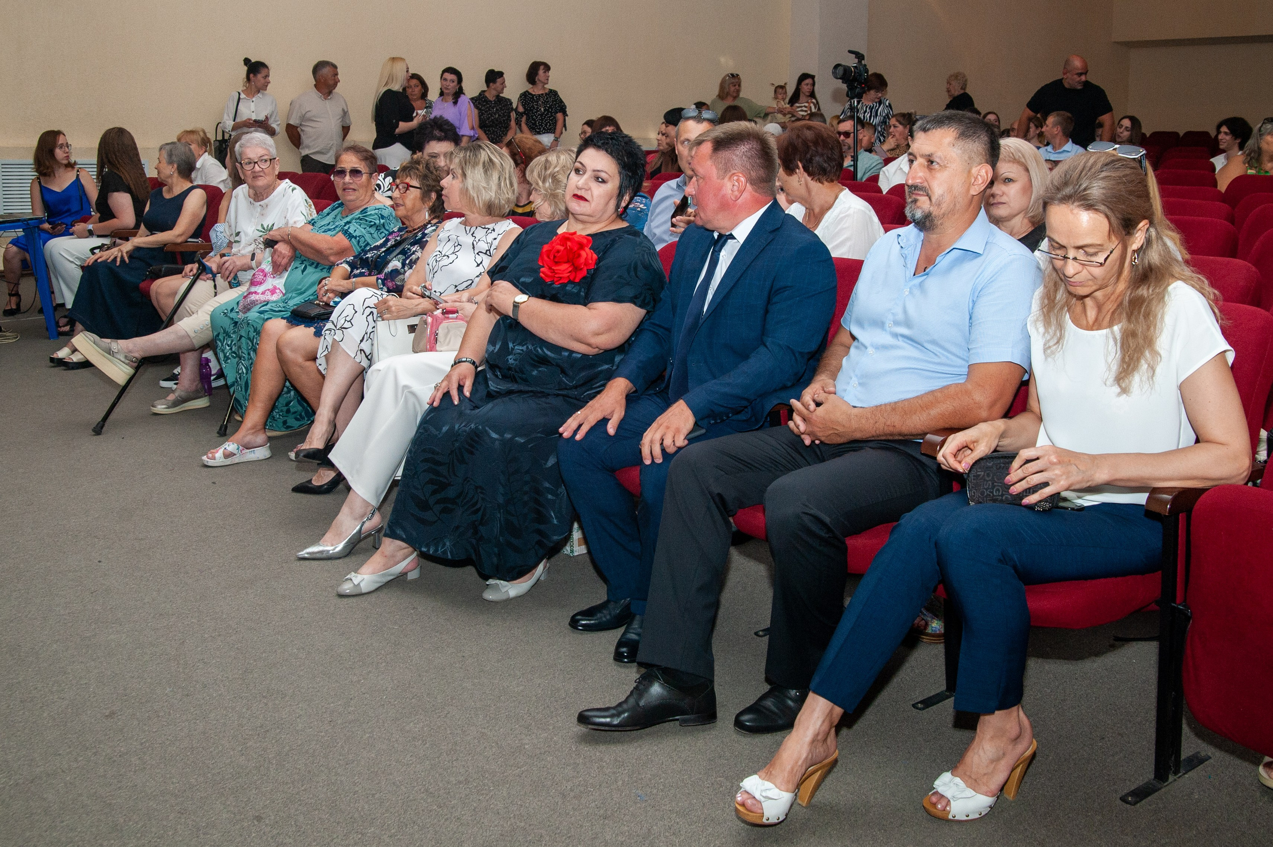 Выпускной МАОУ СОШ № 17 им. Эдуарда Есаяна. Свадебный и семейный фотограф Денис Лукьянов в Краснодаре, Краснодарском крае и Республике Крым