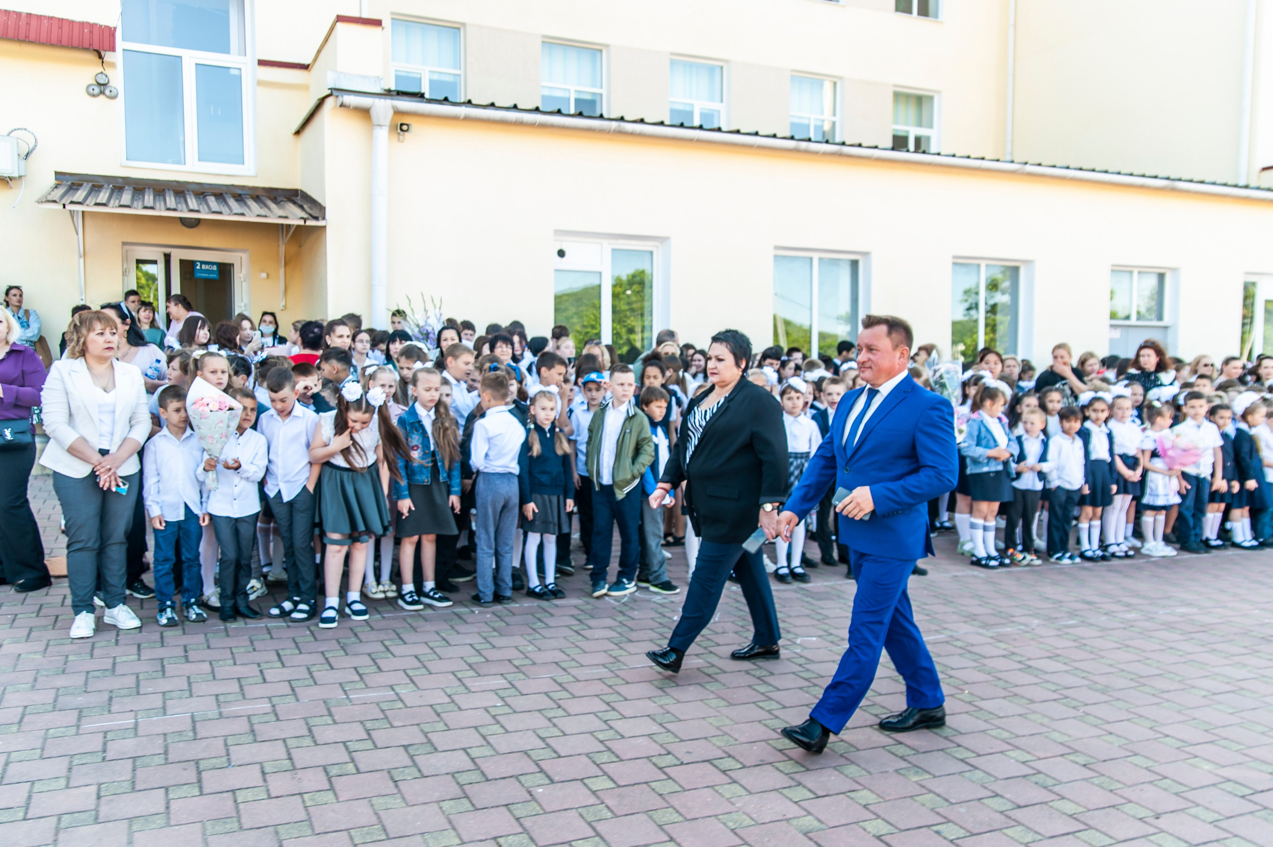 Последний Звонок МАОУ СОШ № 17 им. Эдуарда Есаяна — Архипо-Осиповка. Свадебный и семейный фотограф Денис Лукьянов в Краснодаре, Краснодарском крае и Республике Крым