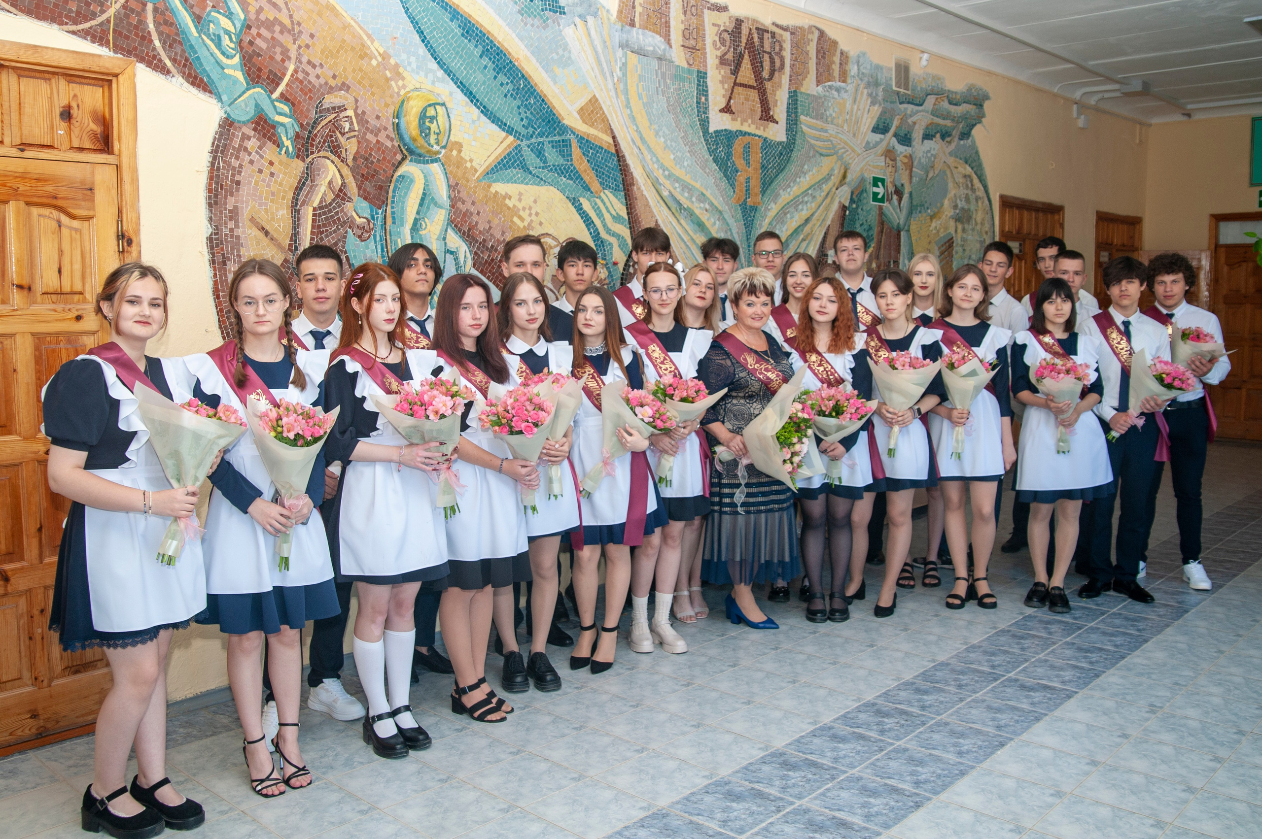 Последний Звонок МАОУ СОШ № 17 им. Эдуарда Есаяна — Архипо-Осиповка. Свадебный и семейный фотограф Денис Лукьянов в Краснодаре, Краснодарском крае и Республике Крым