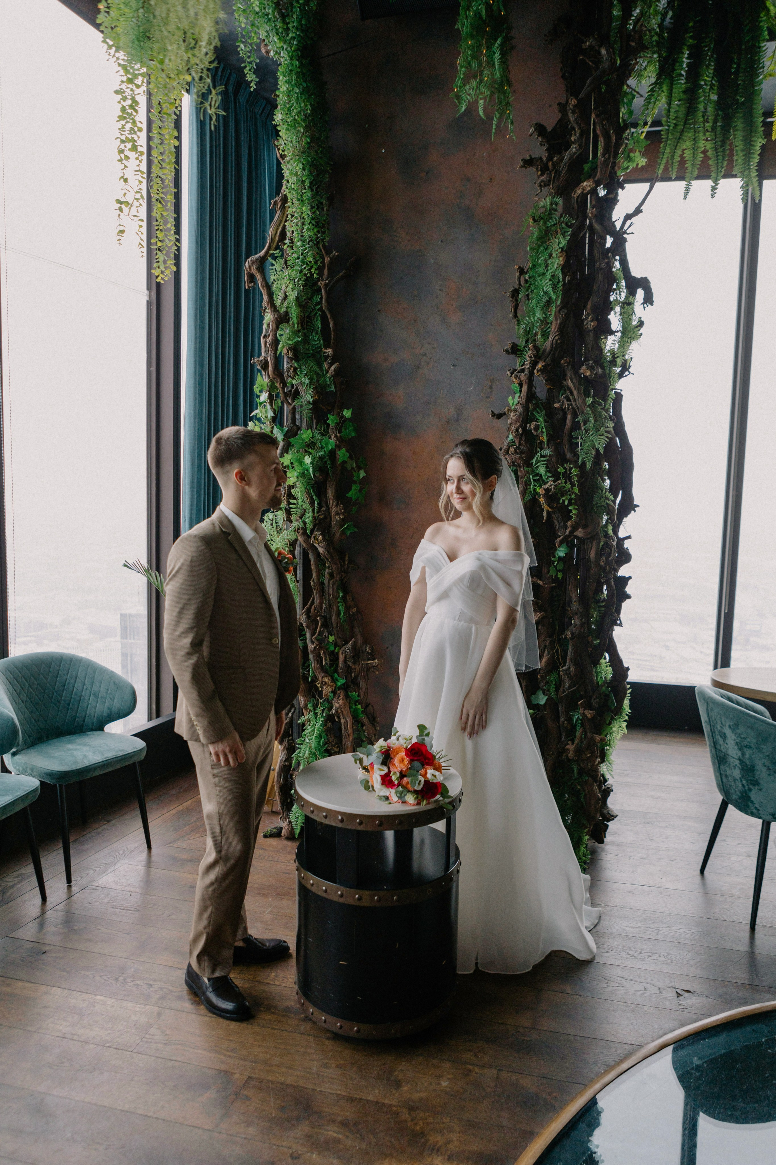 Ксюша и Илья. Утро в отеле роспись в Birds. Свадебный и портретный фотограф в Москве Анастасия Масюк