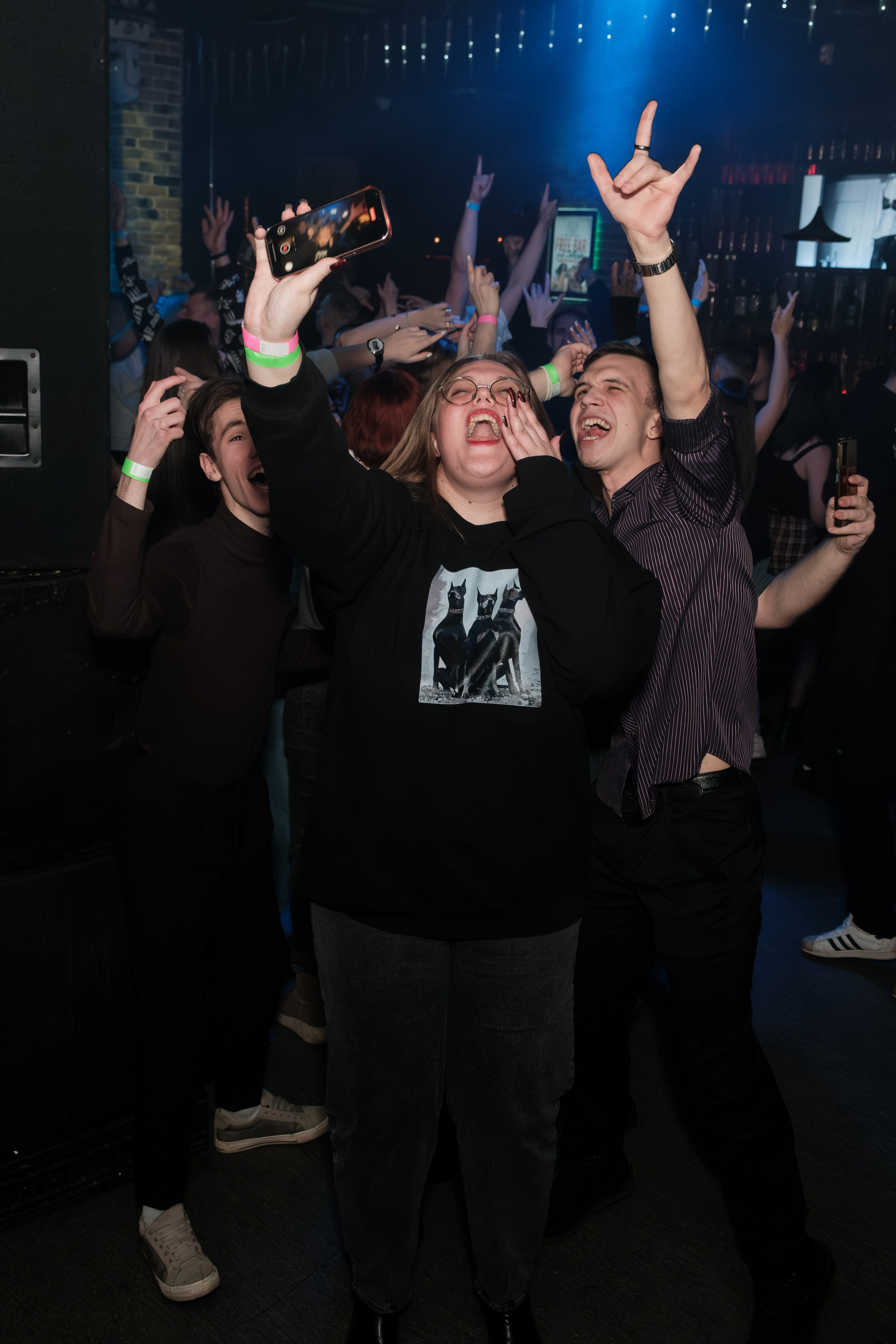 Вечеринка в клубе «Сова». Концерт группы «Инфинити». Профессиональный фотограф в Москве и МО Денис Кулешов