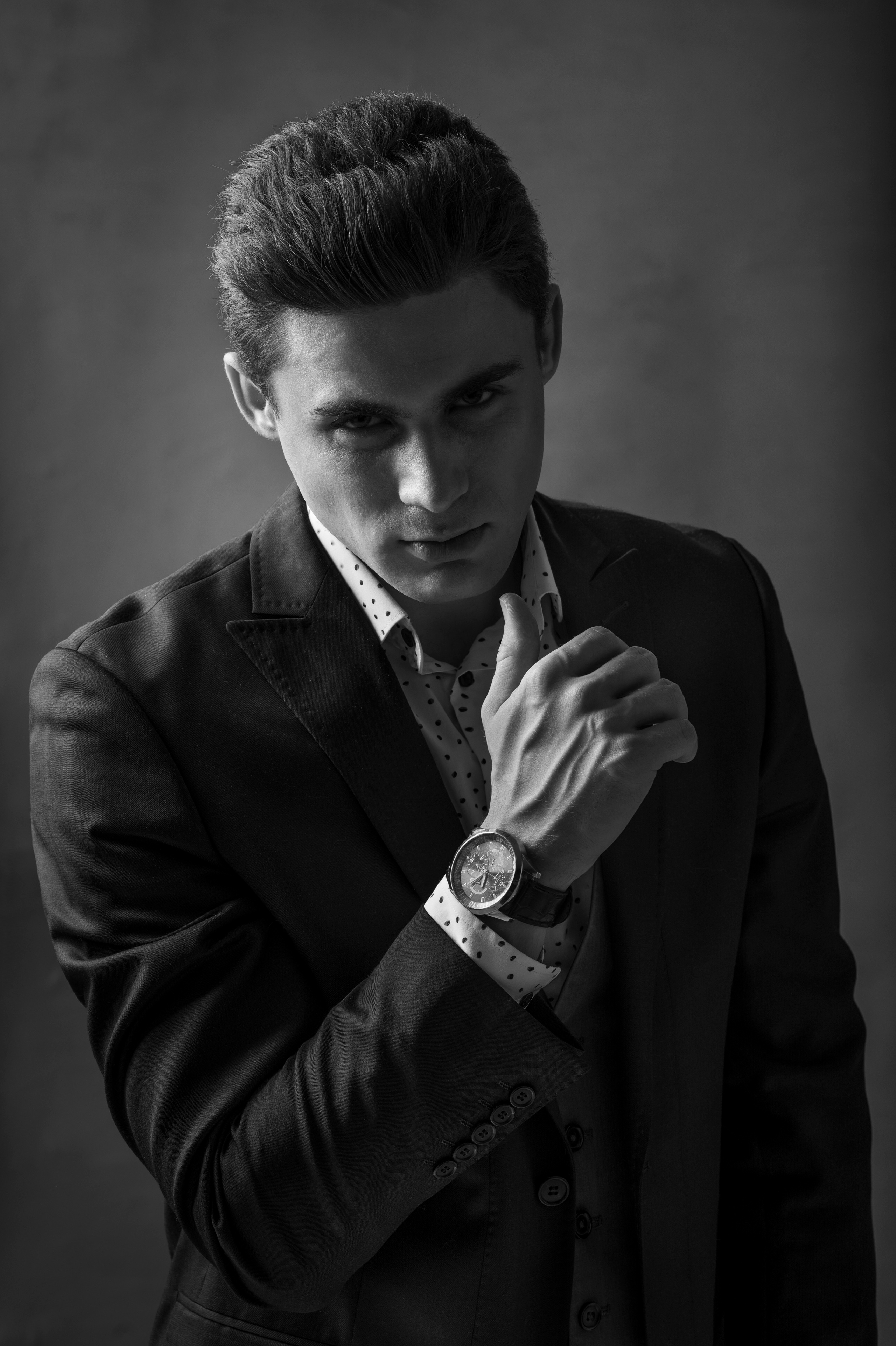 Мужской студийный портрет. Фотограф Светозар Андреев