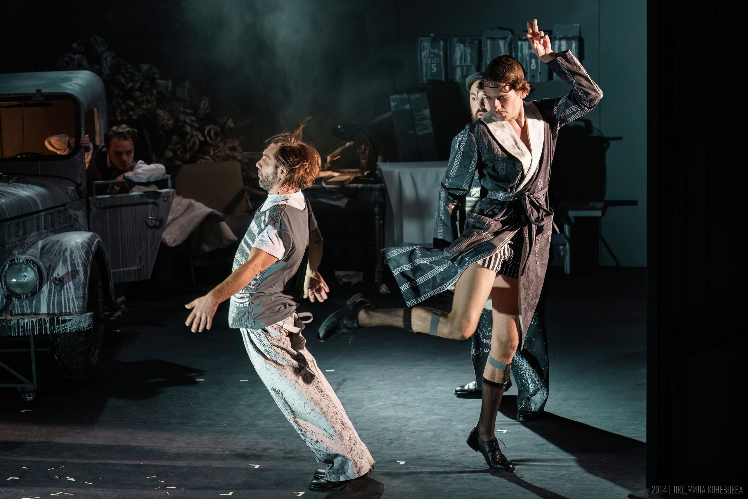 «Свет­лые души, или О том, как на­пи­сать рас­сказ», режиссер Михаил Крылов, Мастерская Петра Фоменко. Театральная фотография