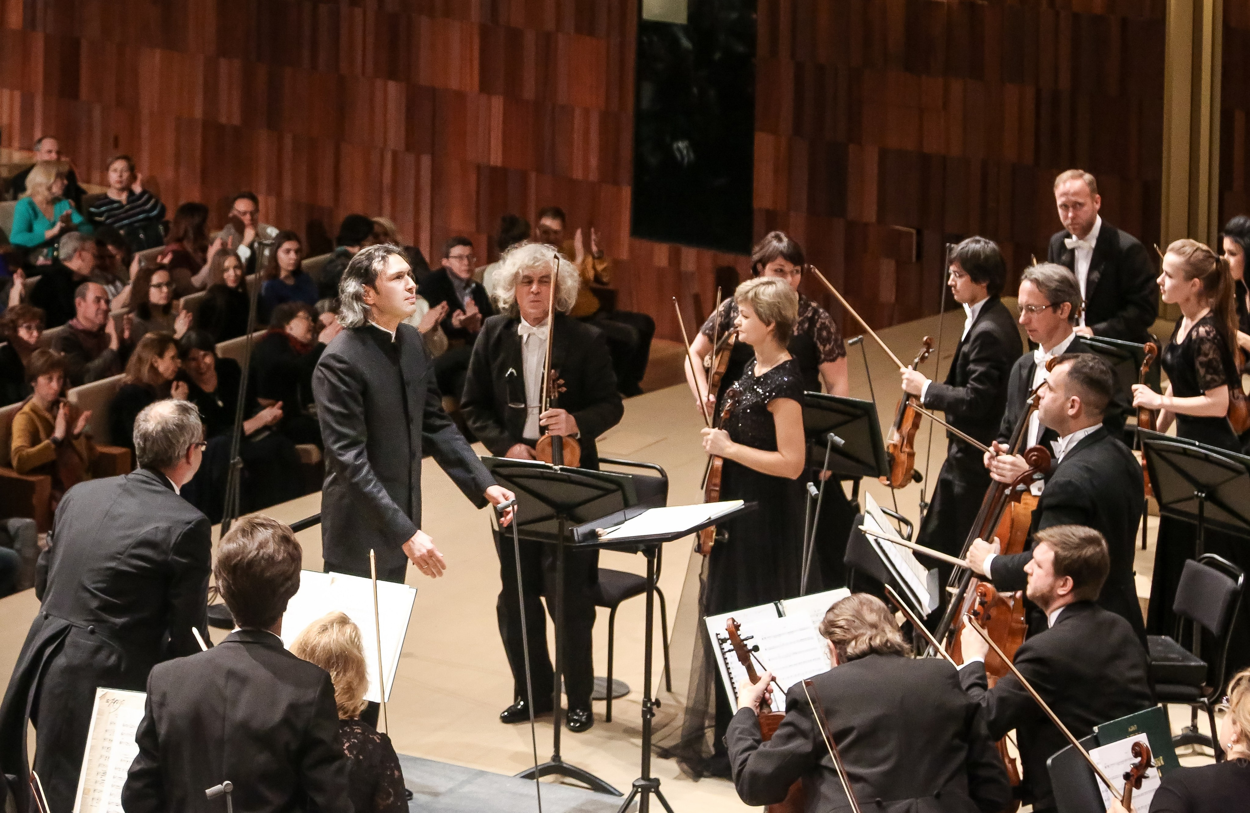 Буря и протест — Владимир Юровский сыграл Гайдна и Шостаковича в новом зале Зарядье. Дарья Письменюк / Darya Leitstern — фотограф, музыкант, журналист, путешественник