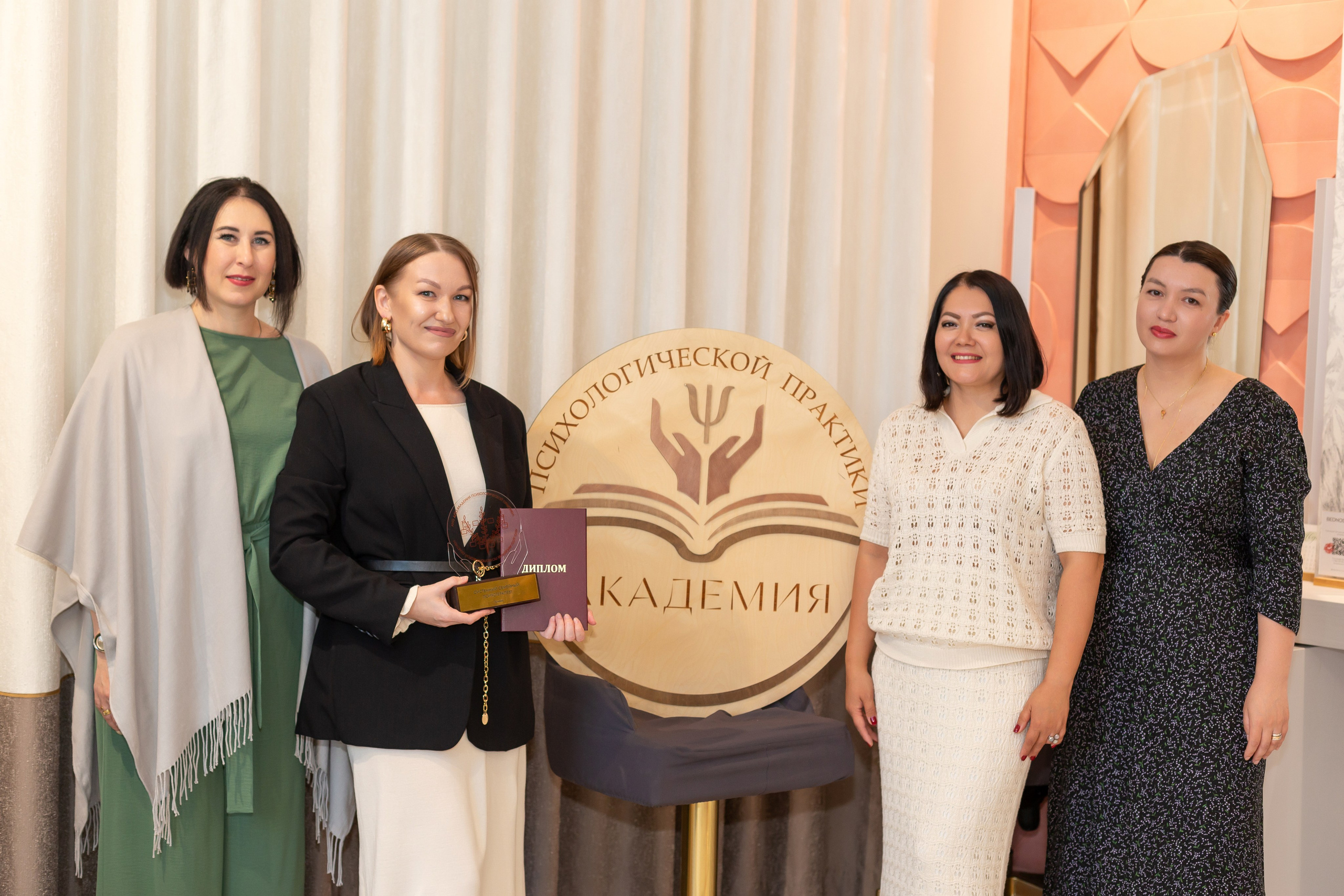 Выпускной курса психологов. Ирина Квасова | Фотограф в стиле VOGUE | Тюмень