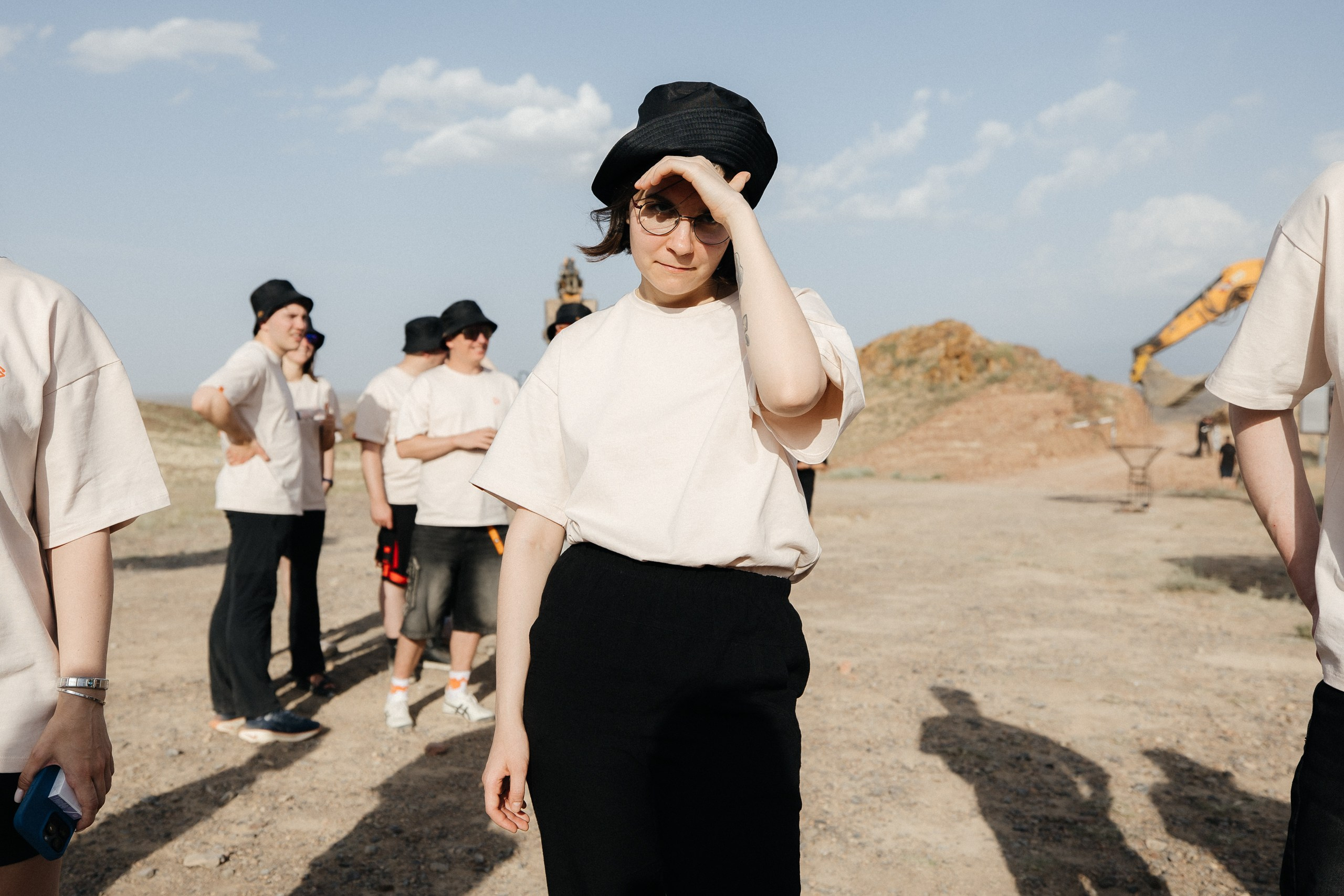 Здравствуйте! Я свадебный фотограф из Ульяновска, работаю в том числе по всей России и с выездом за границу. Снимаю свадьбы, lovestory, корпоративы, светский репортаж. Провожу обучение по фотографии, мастер-классы и воркшопы для других фотографов.