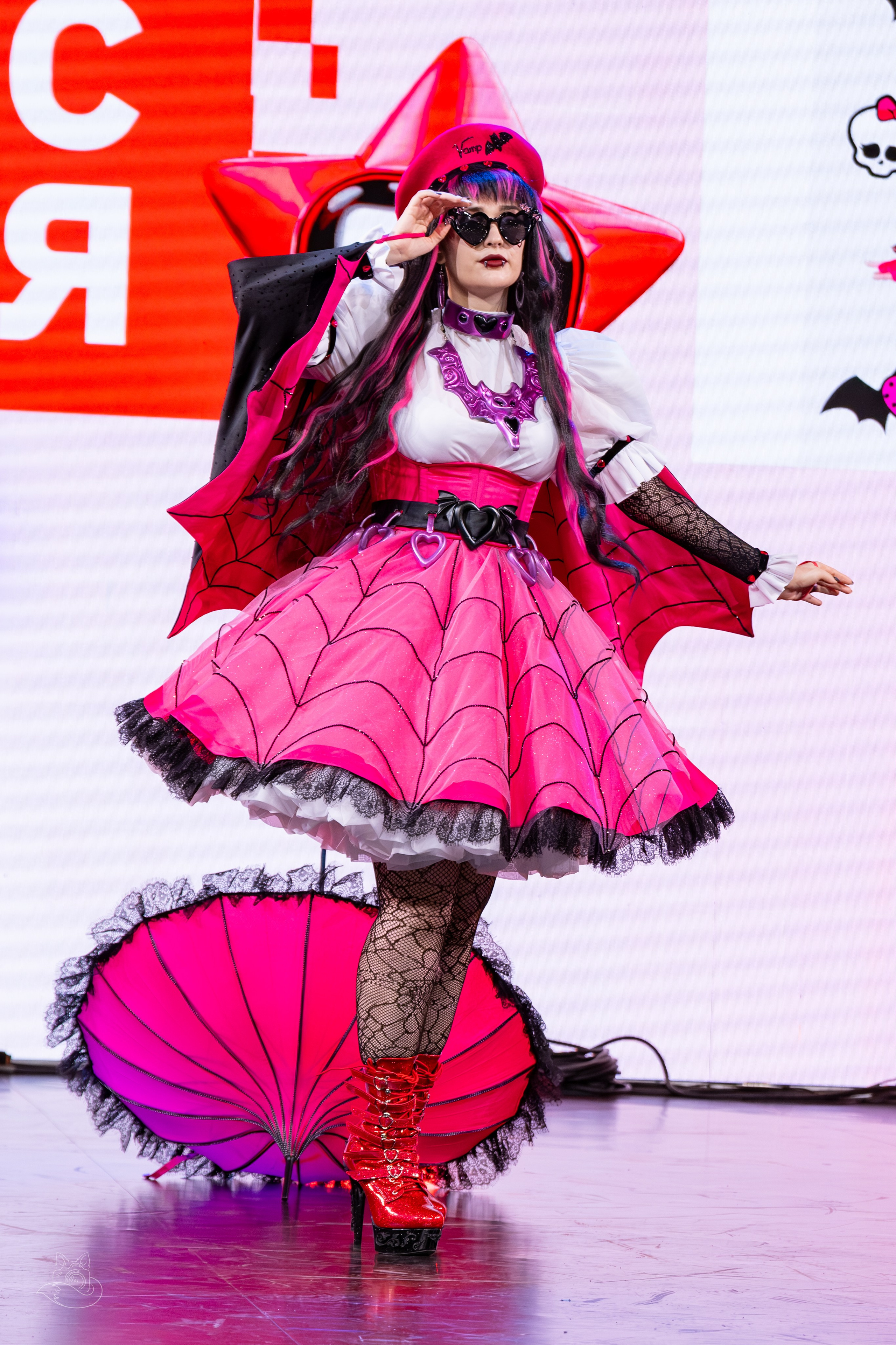 Сцена РЭД ЭКСПО 2024. Косплей фотограф