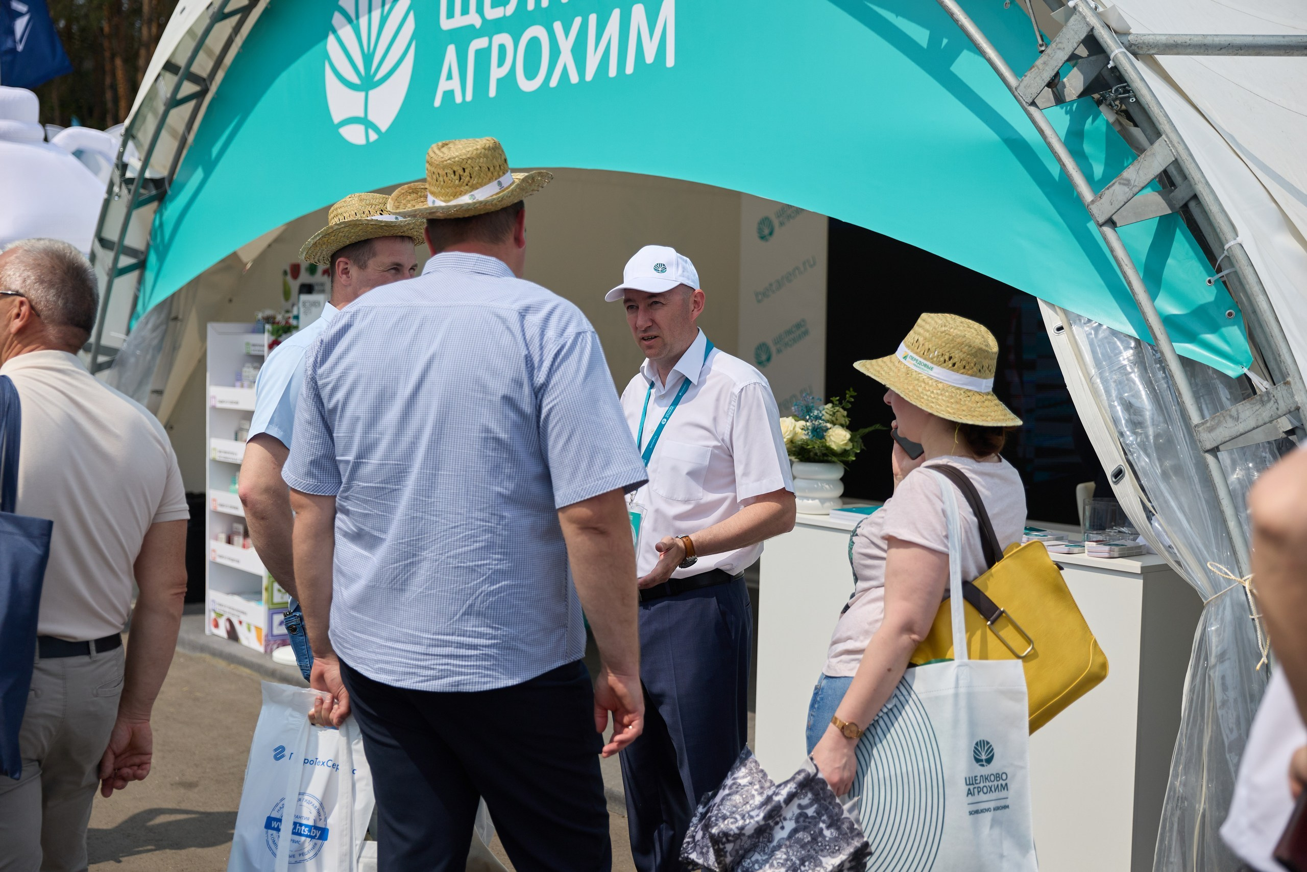 Общение экспонентов с посетителями выставки Белагро в Минске