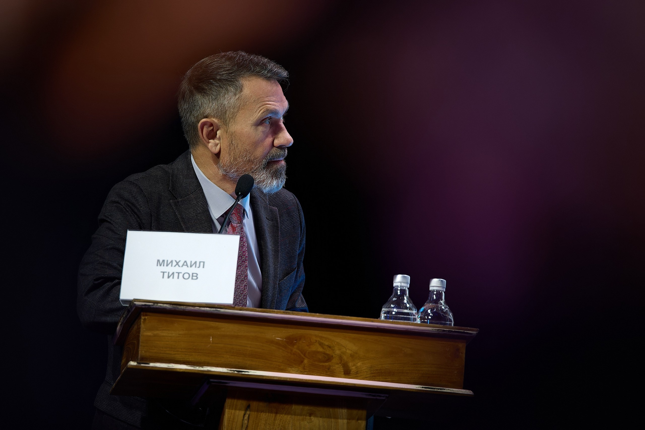 ведущий Михаил Титов