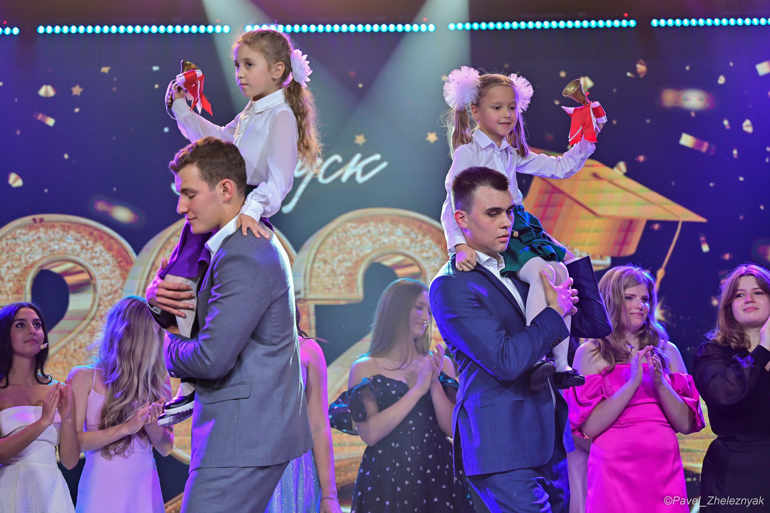 Школьные праздники. #БегающийФотограф