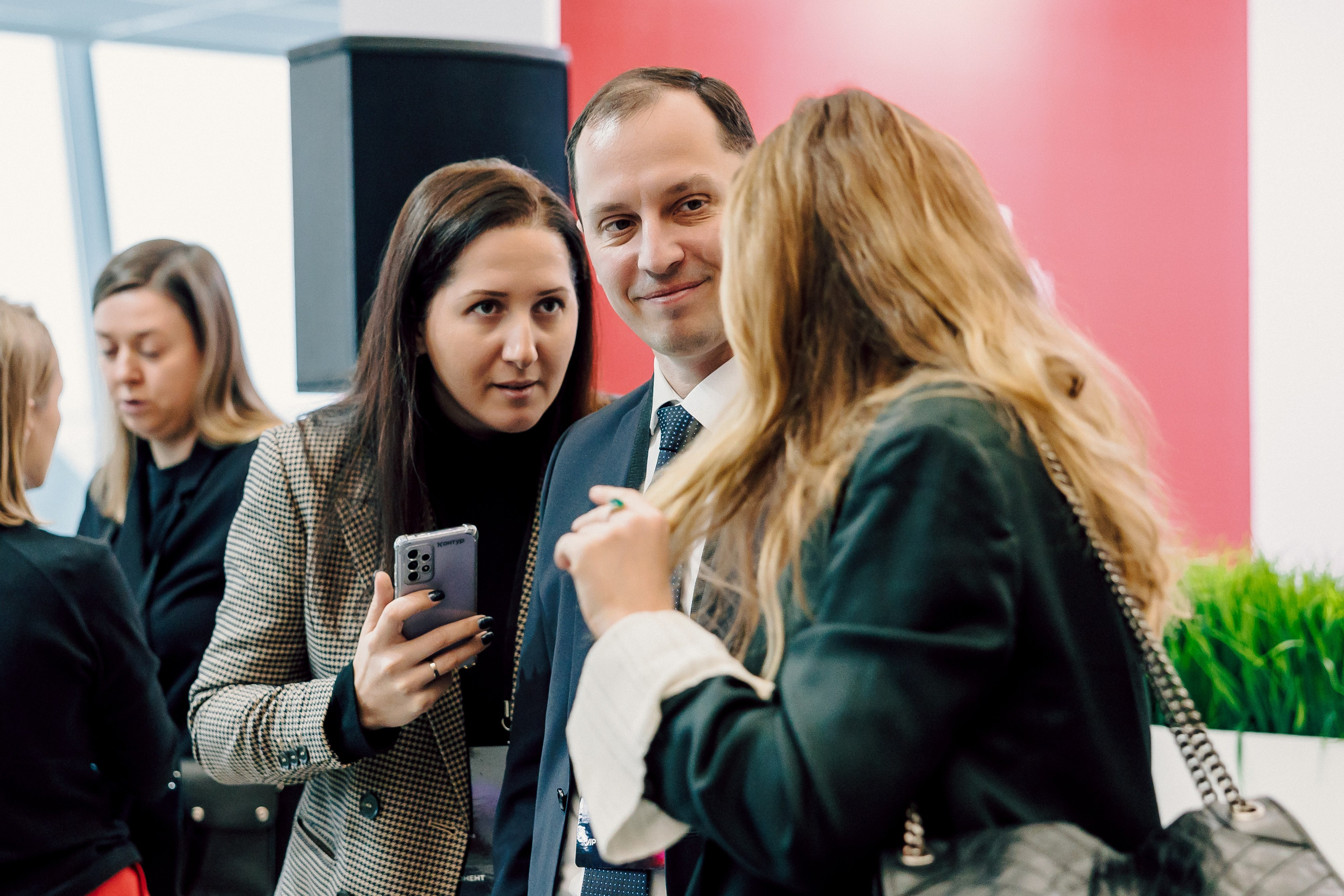 СКБ Контур — Форум будущего — Стенд. Лёшка Варзегов — фотограф