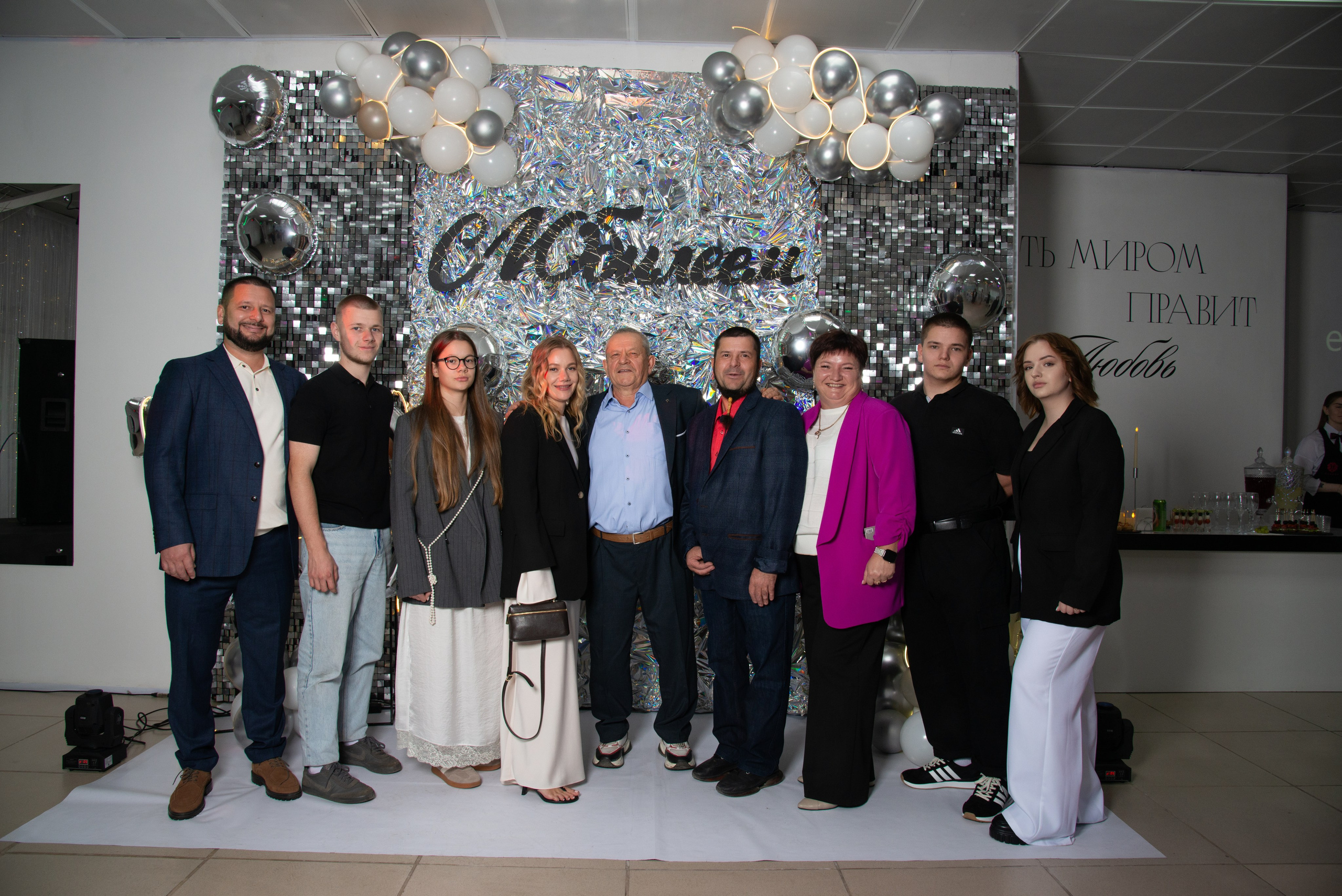 Корпоративные, Юбилейные, выпускные (школа, садик)фотосессии. Фотография — это миг, который фиксирует вечность