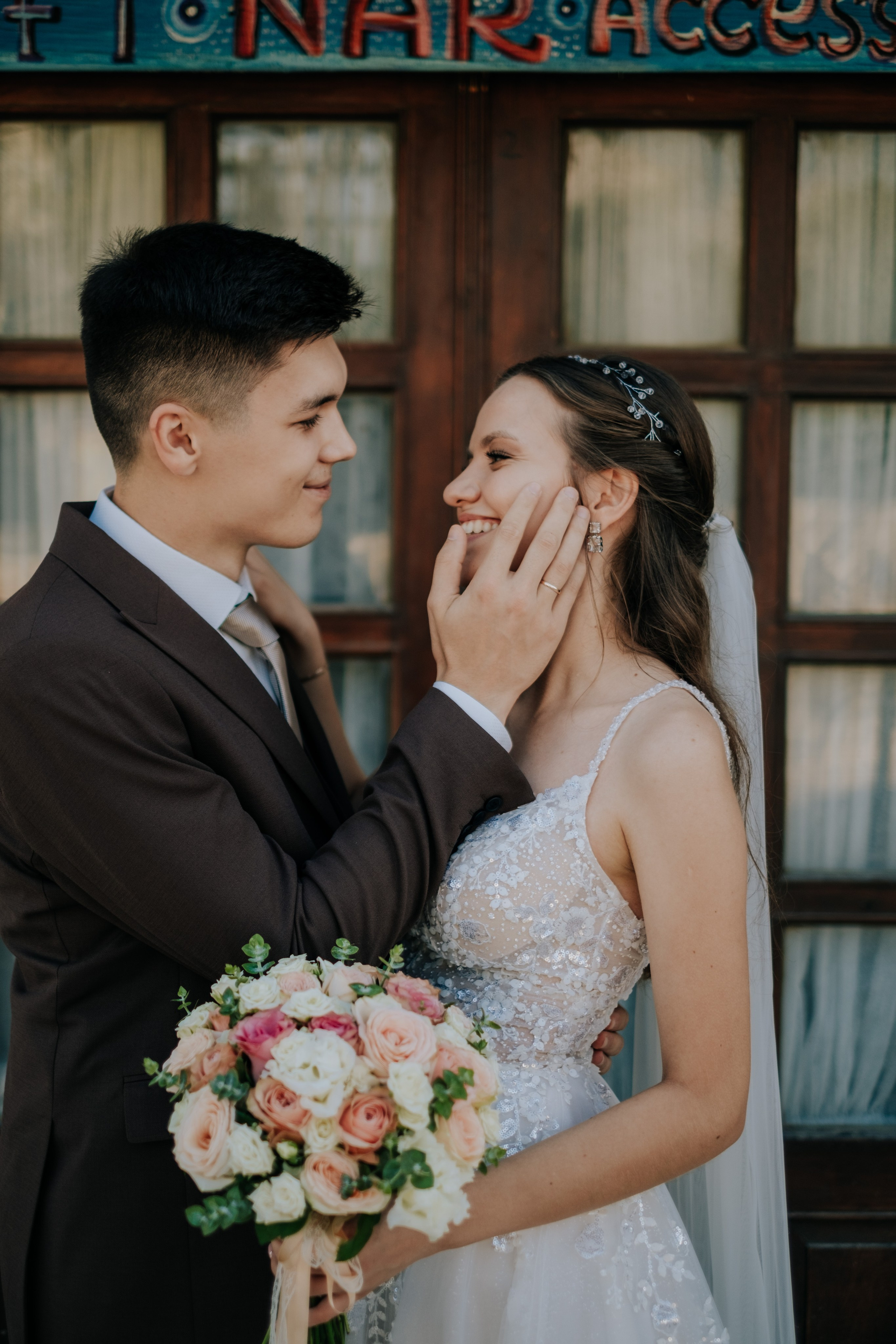 История Элины и Амира