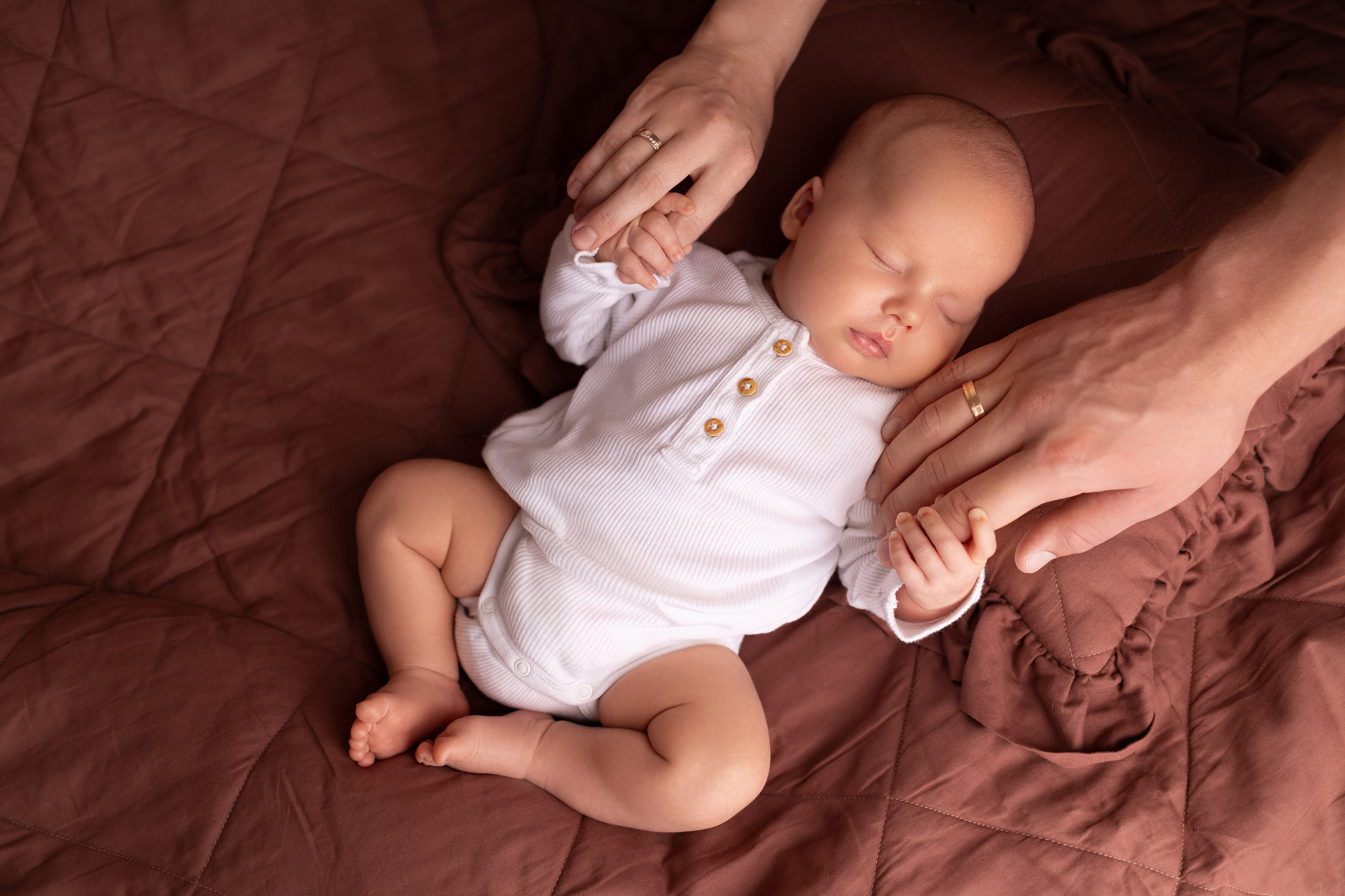 Newborn съемка в стиле Лайф. Фотограф новорожденных малышей в Омске и Омской области Эльвира Камаева