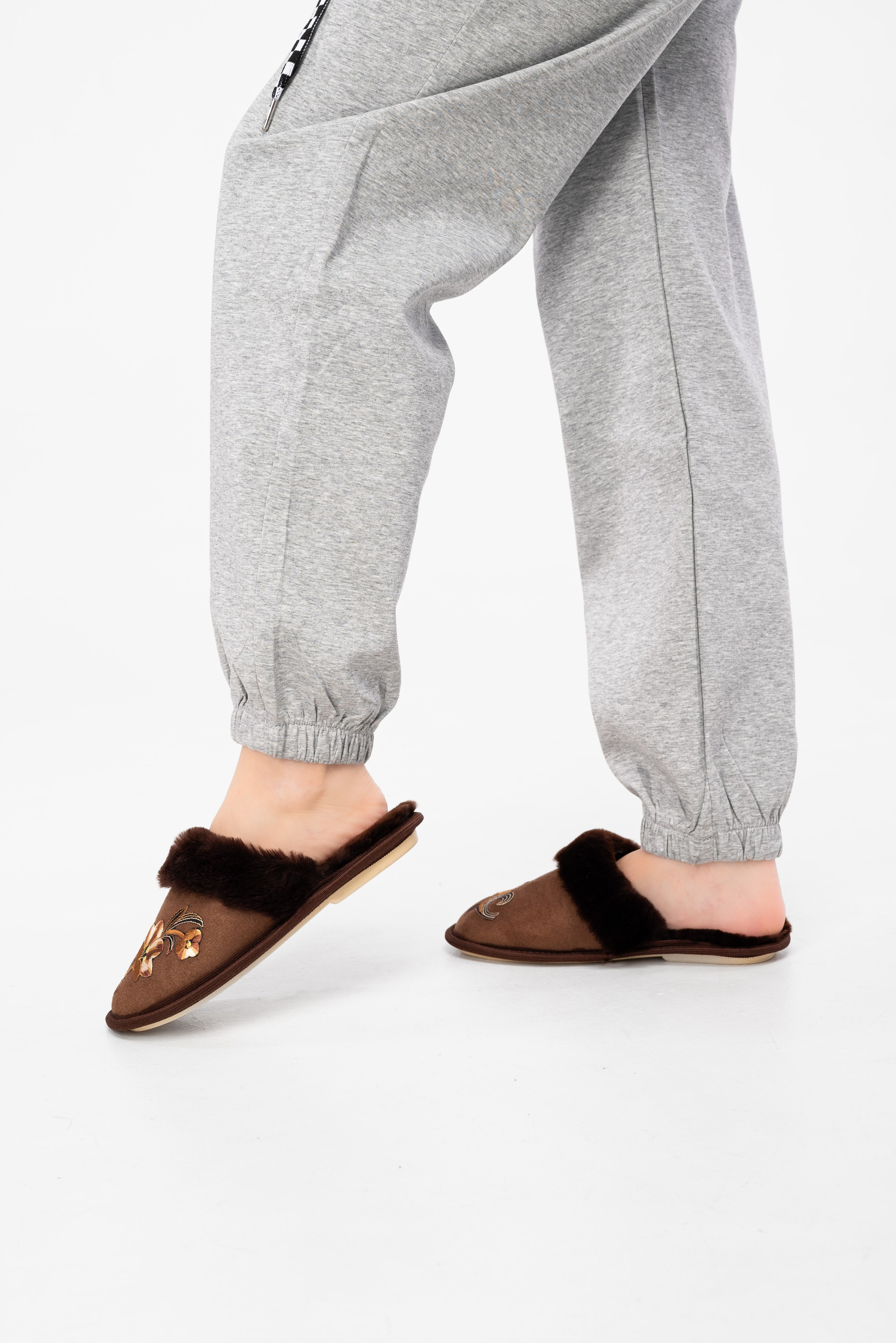 Тапочки и чуни. Предметный фотограф, фото для маркетплейсов Пятигорск, КМВ