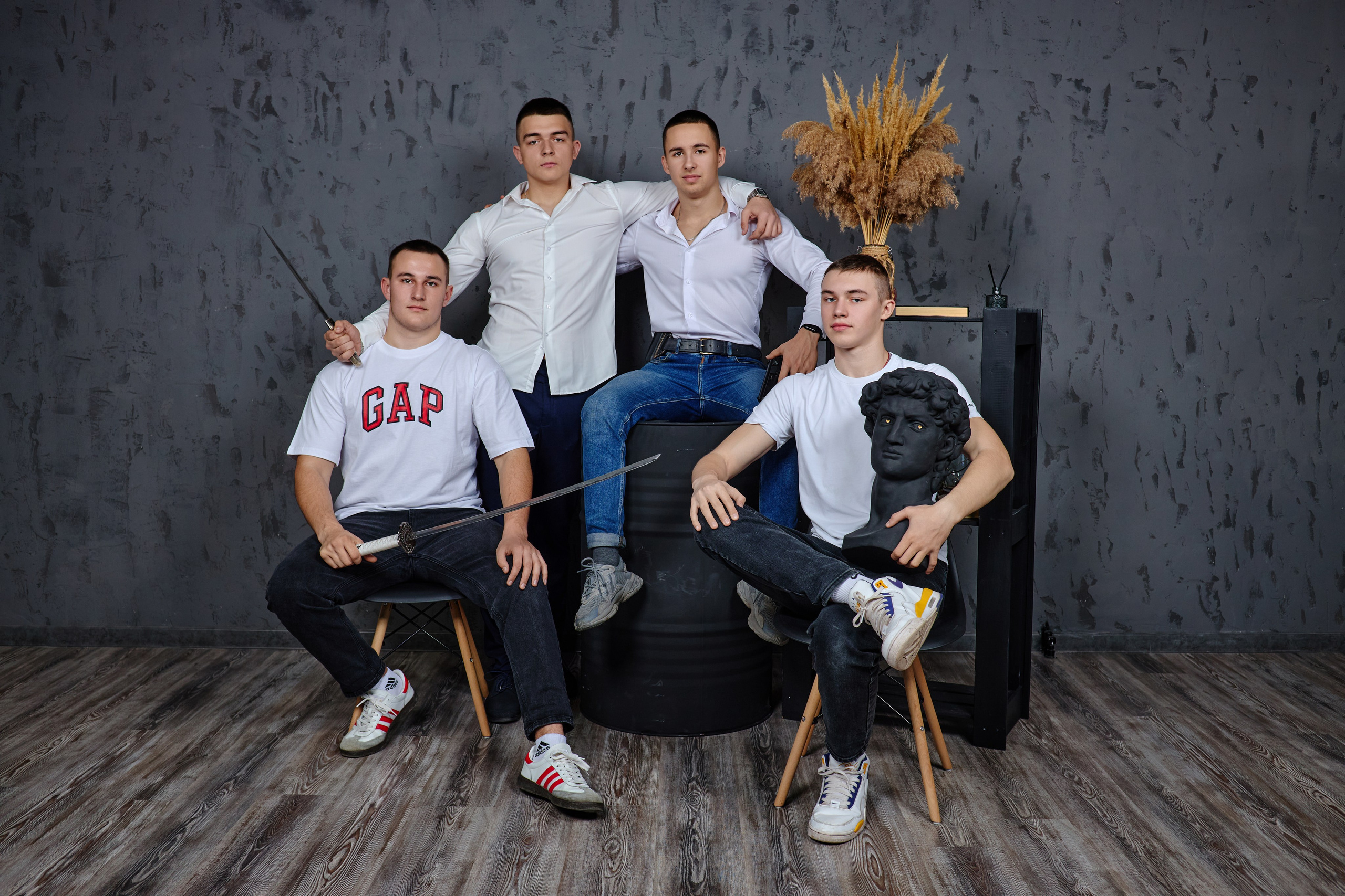 Сьемка выпускного альбома в студии DARK LOFT таганрог. Фотограф Выпускные альбомы Таганрог Сергей Коробченко