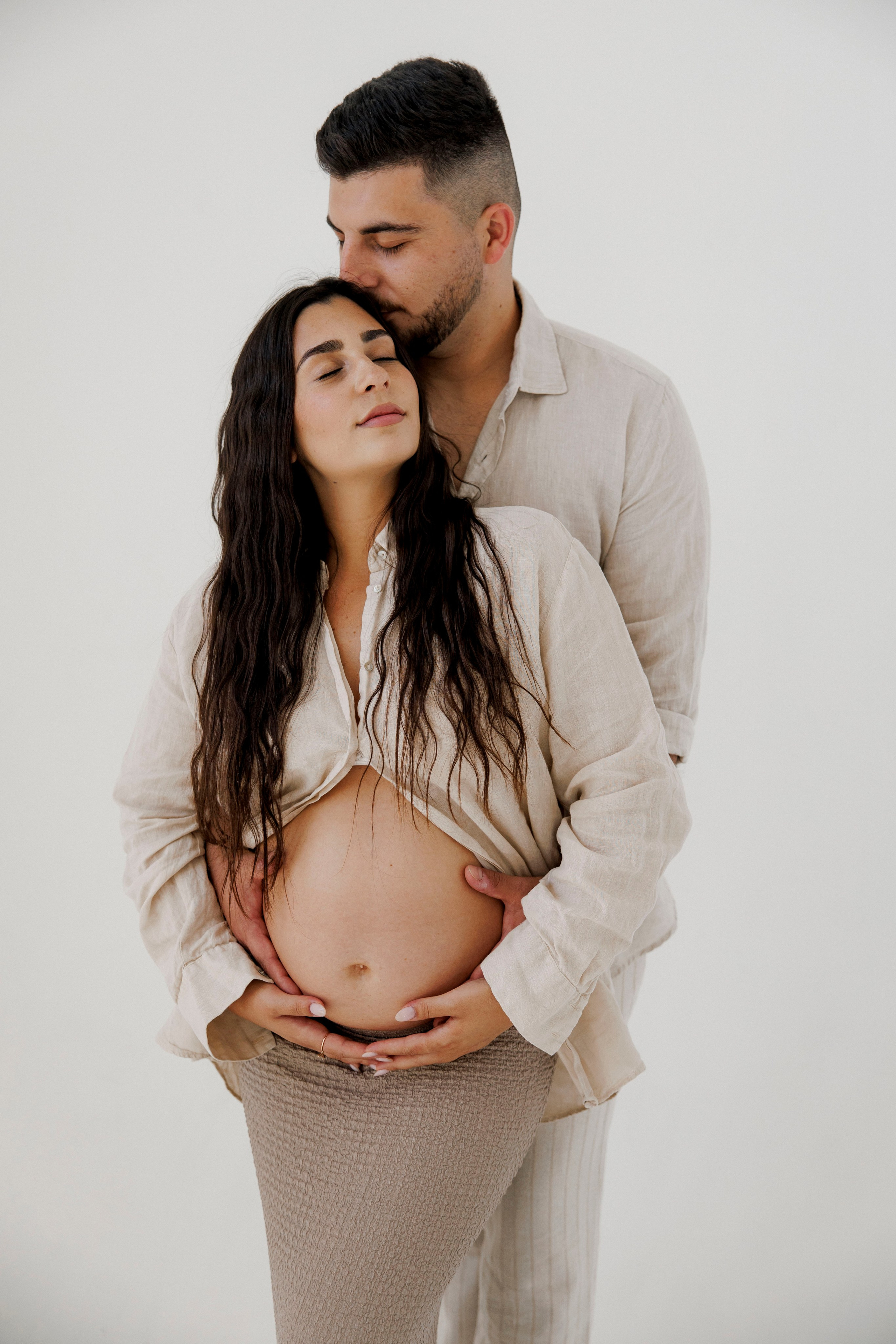 Pregnancy photoshoot inside the Grey Studio. Главная