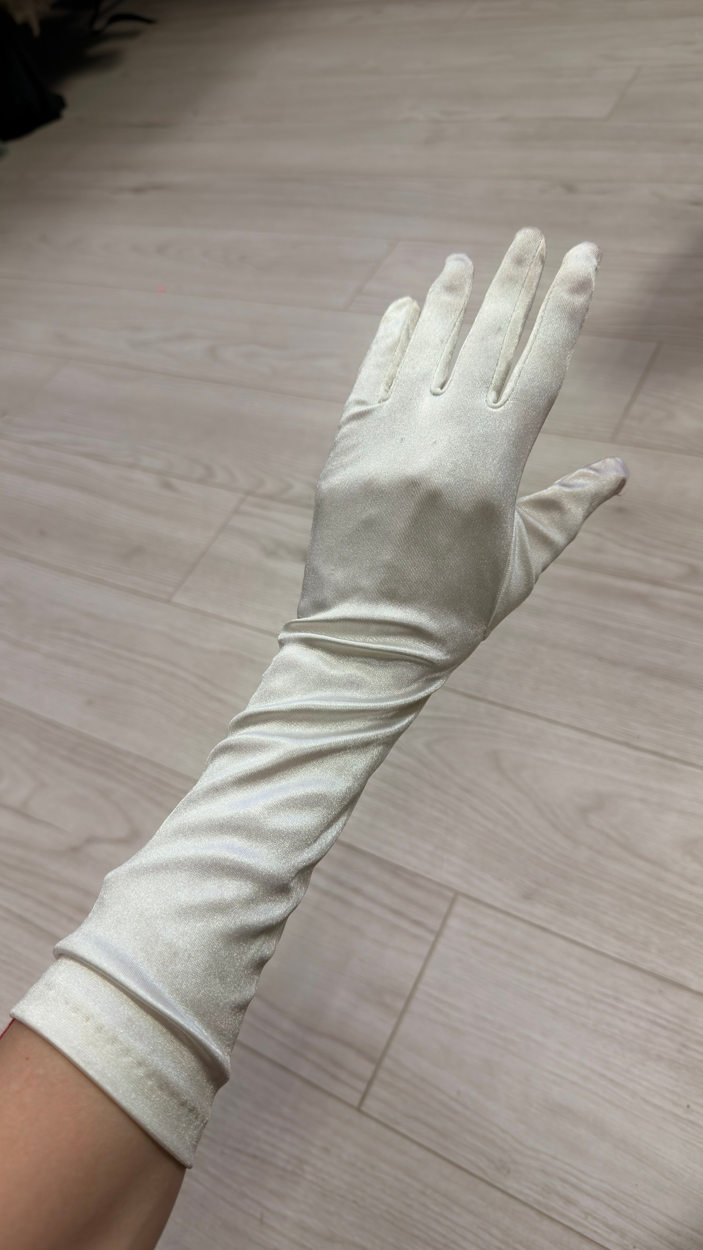 Перчатки в аренду. Аренда костюмов, платьев и реквизита для фотосессий на Камчатке