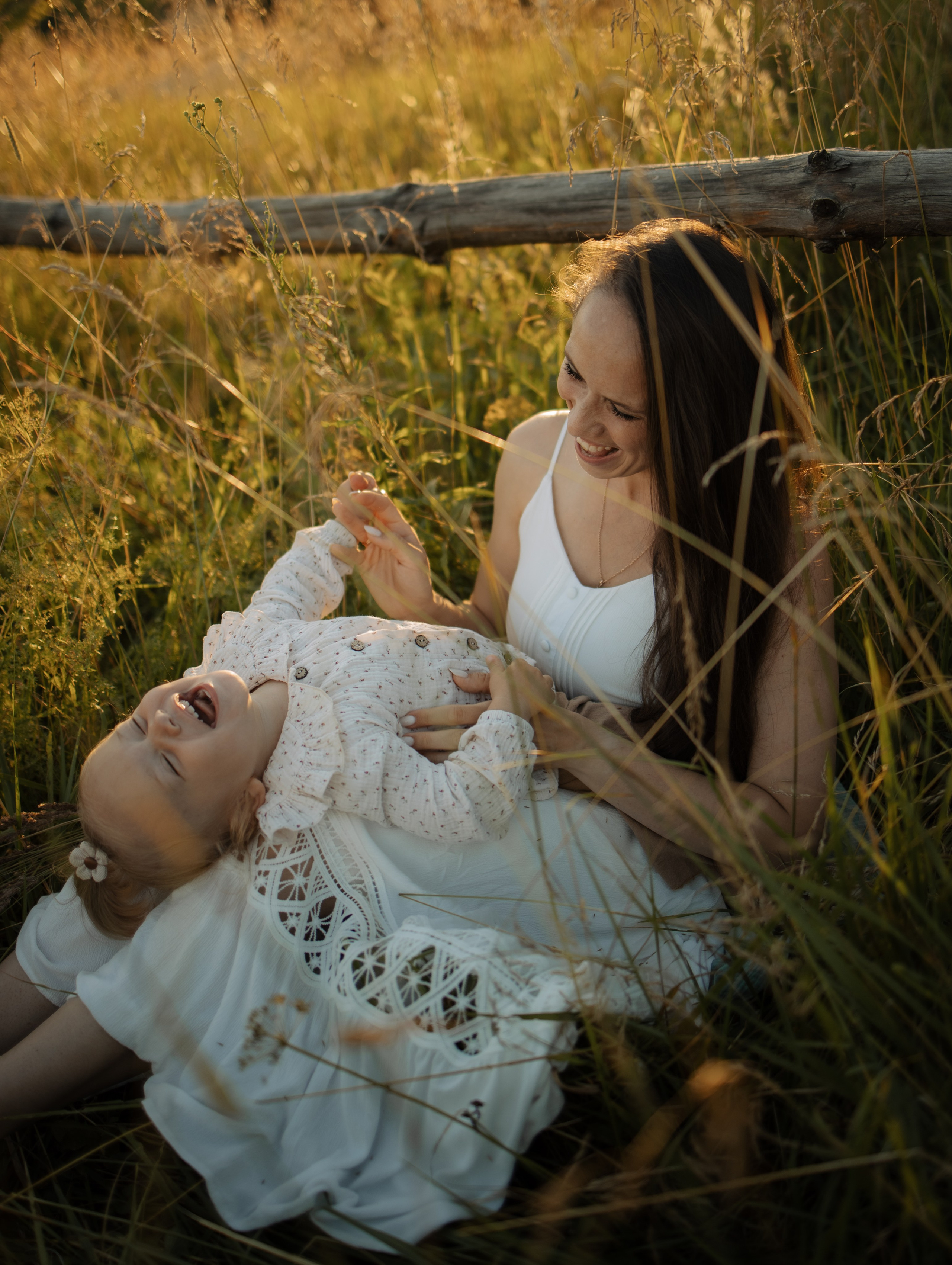 Фотосессия мамы и дочки в поле. Фотограф Углич и Ярославль Ольга Тятюшкина